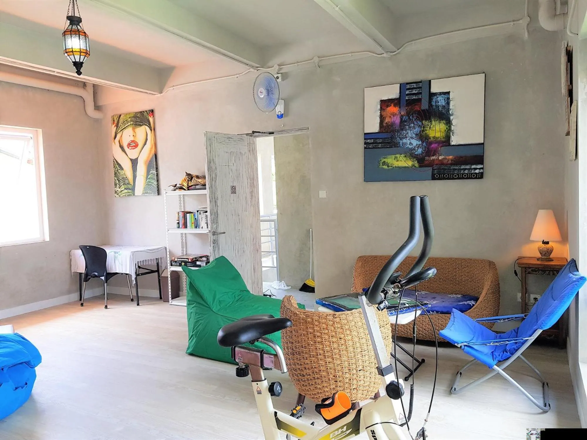 Library in Bali Bobo Hostel