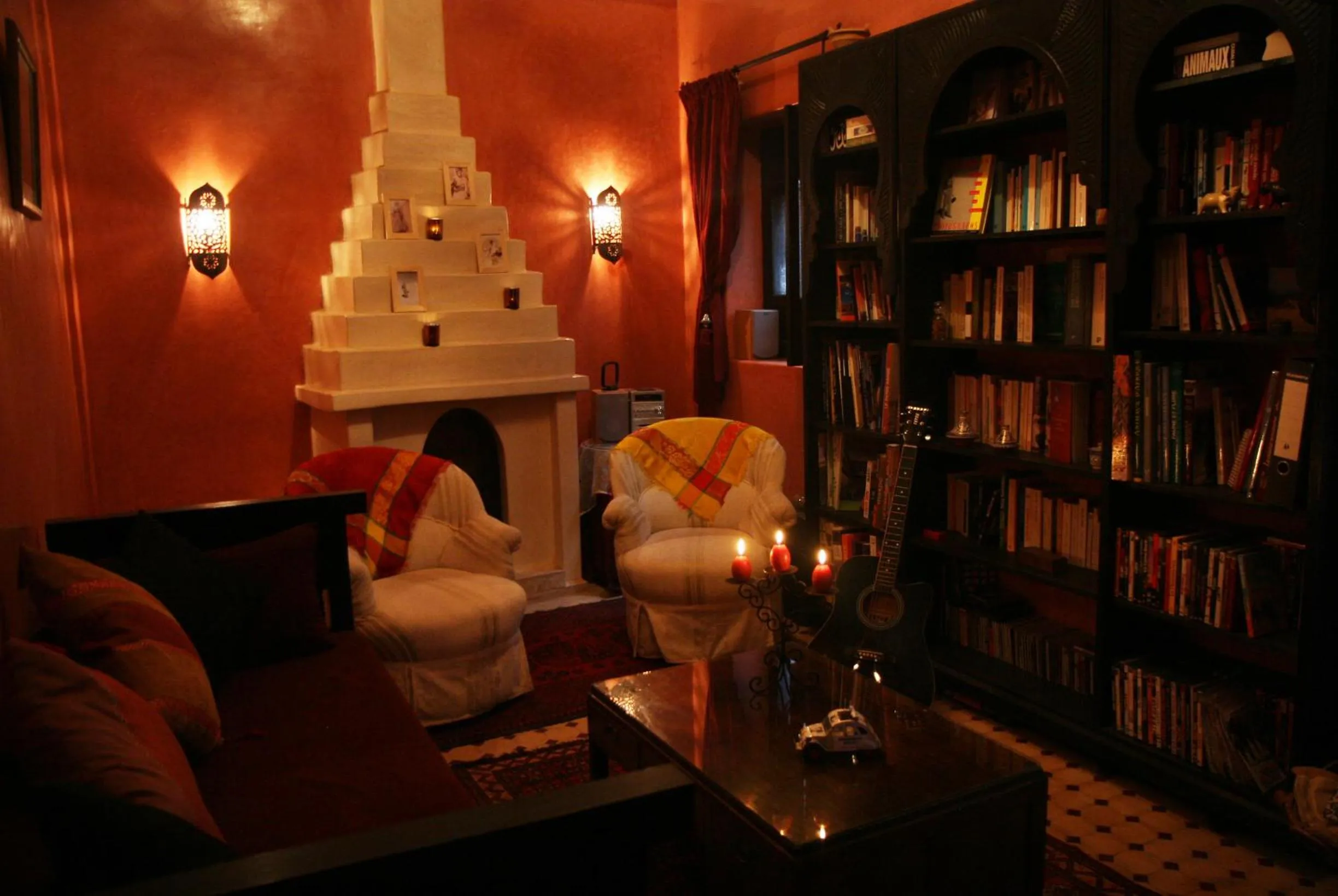 Communal lounge/ TV room in Riad Dar Zampa