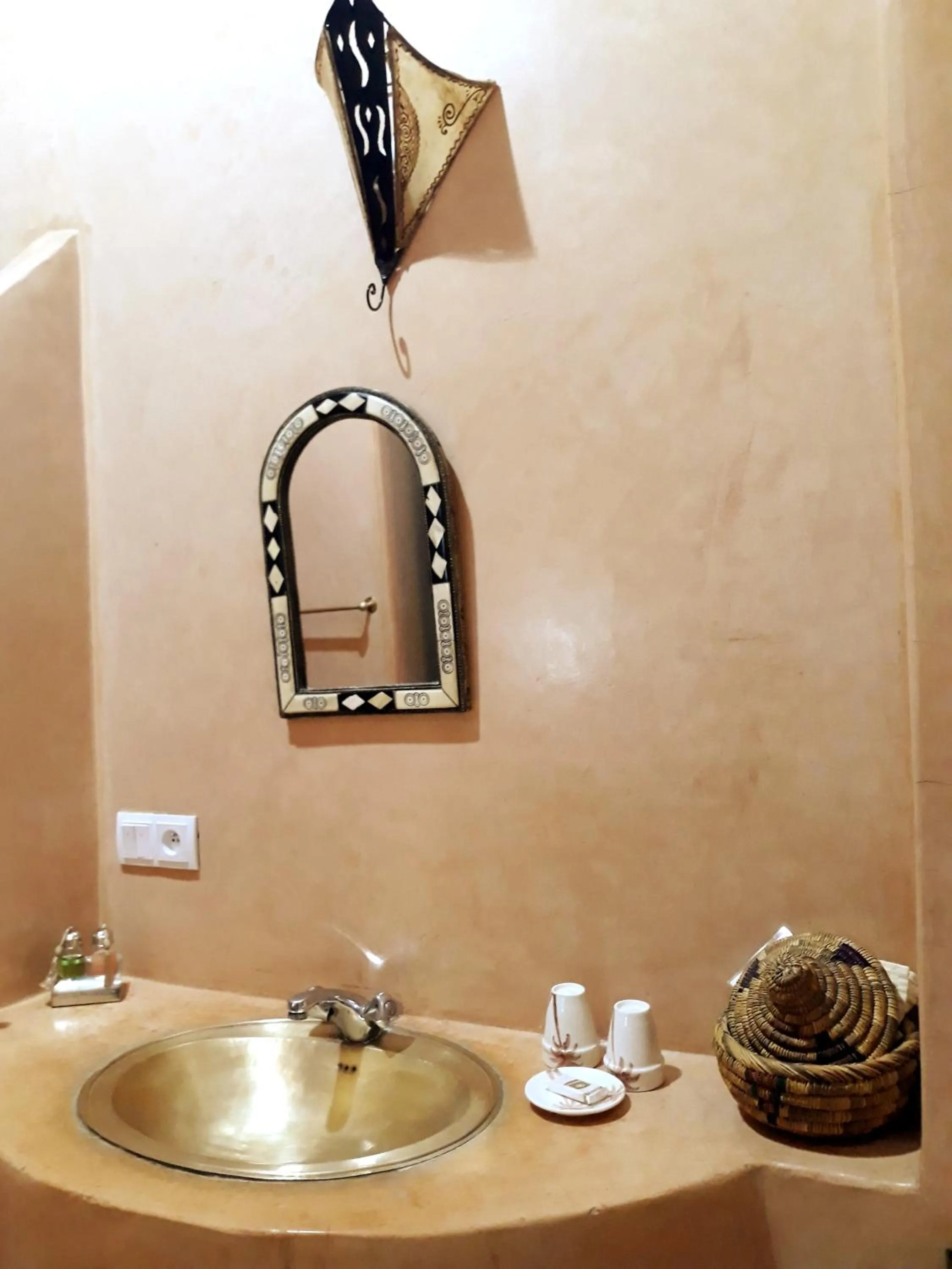 Bathroom in Riad Dar Zampa