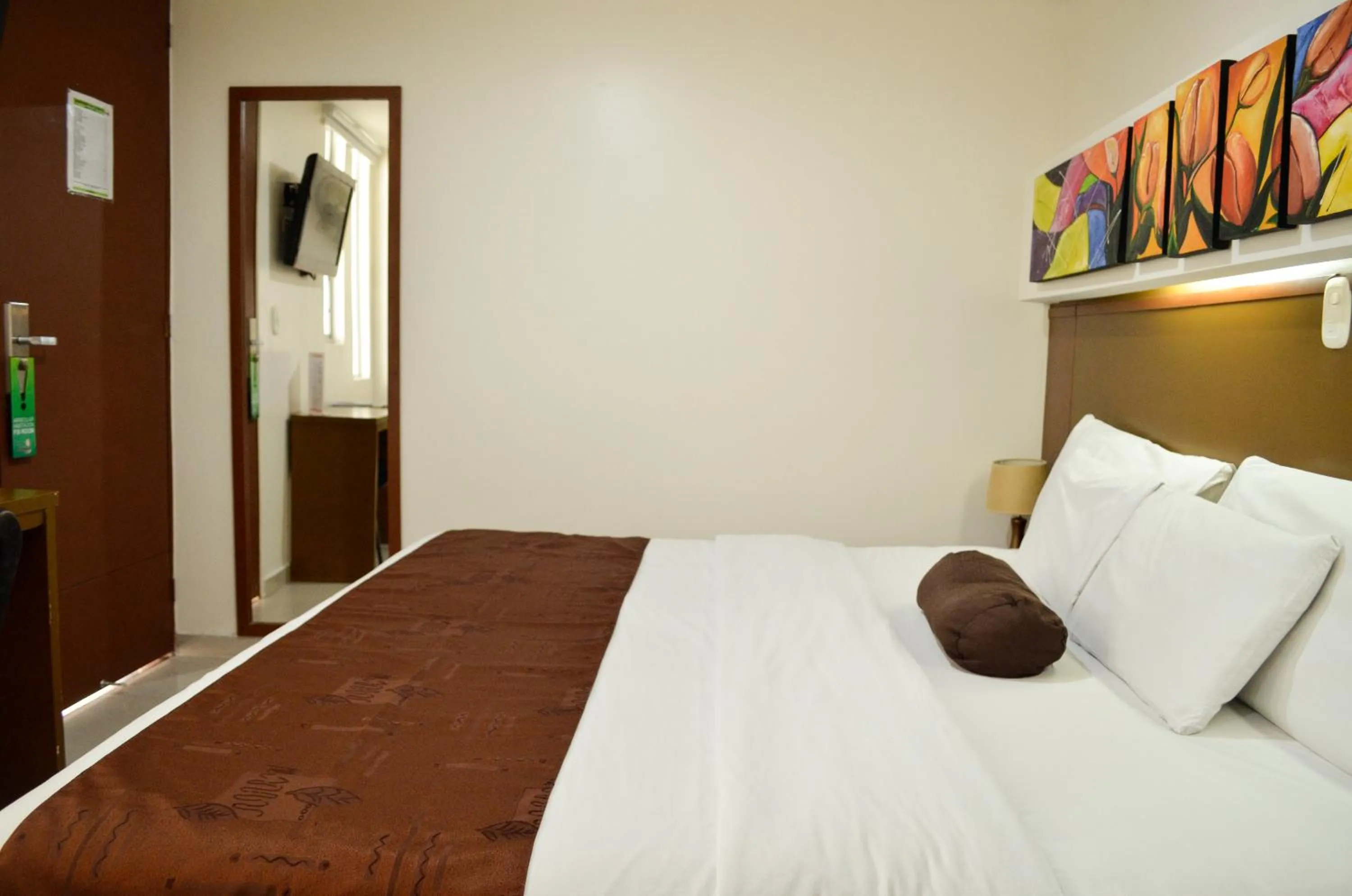 Standard Queen Room - single occupancy in Hotel Tarigua Ocaña