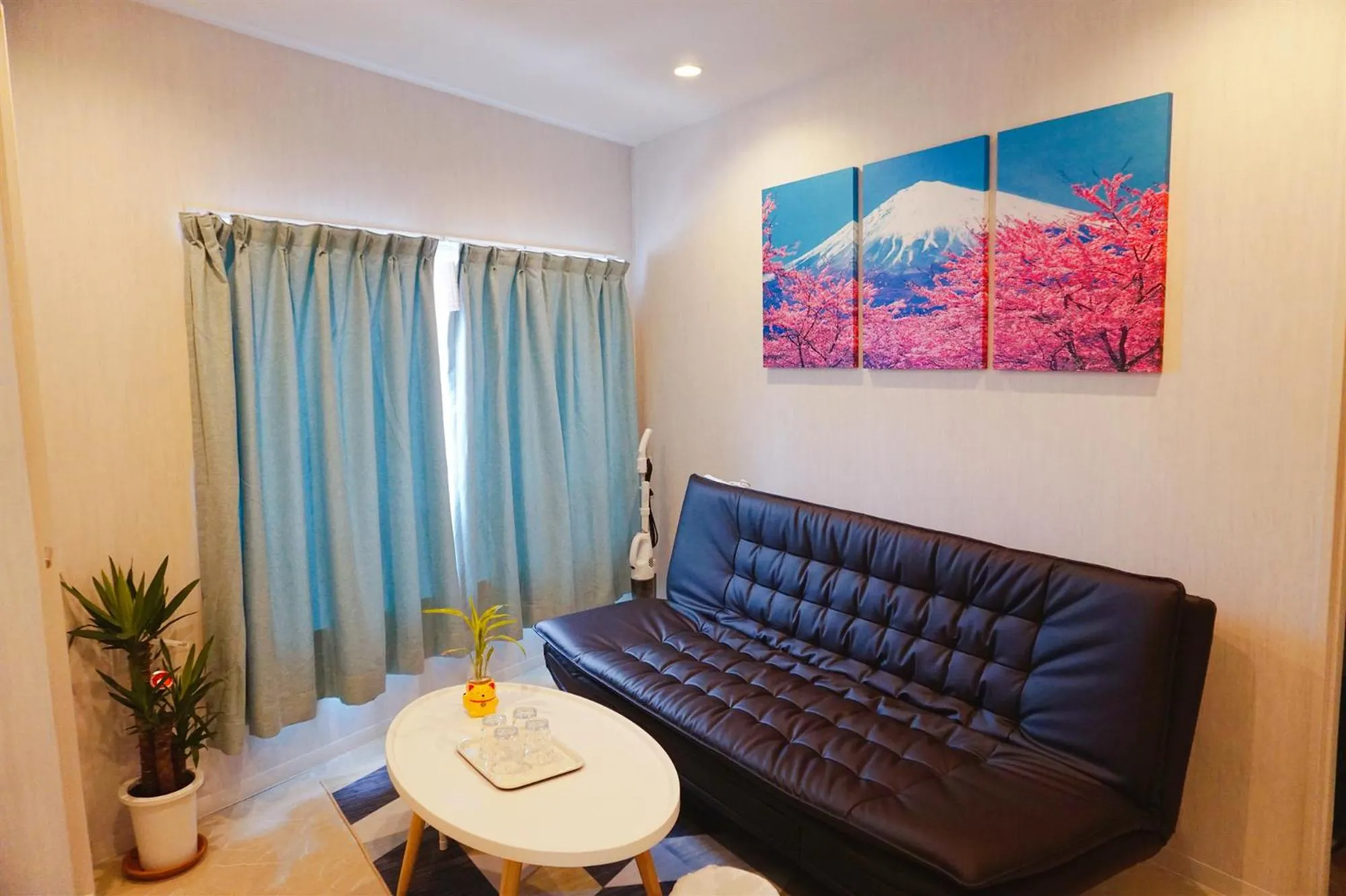 Living room in Mitsuba Guest House