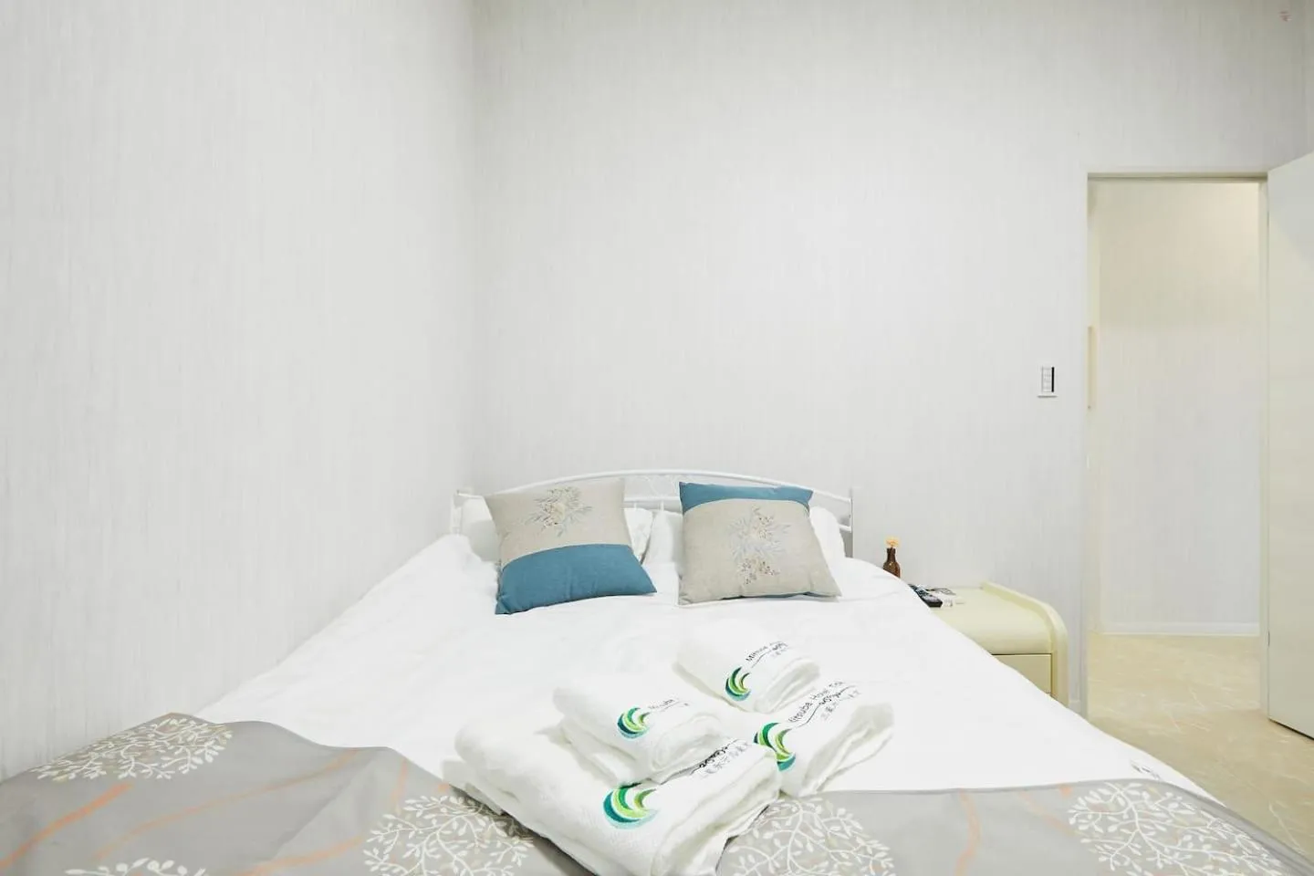 Bed in Mitsuba Guest House