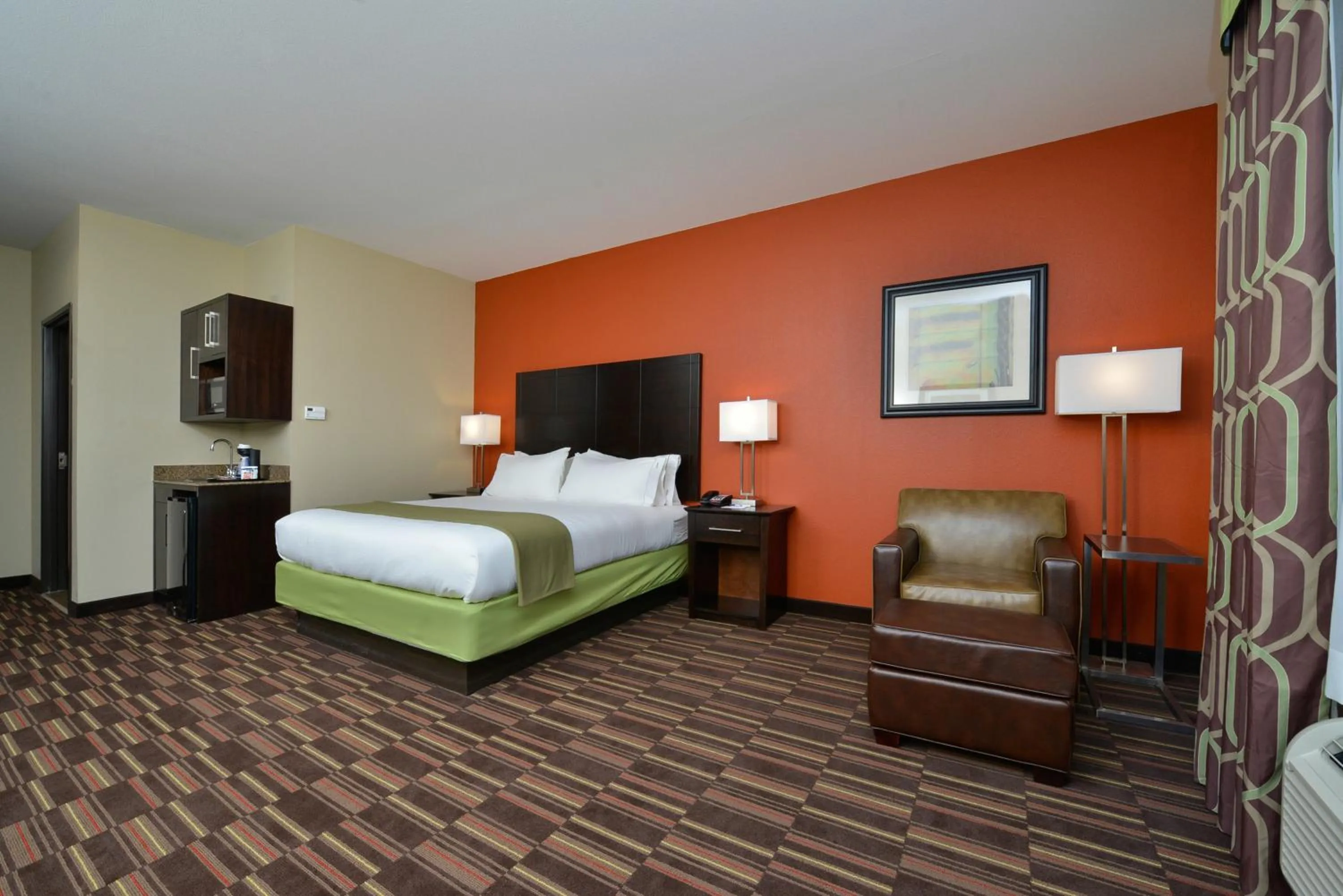 Photo of the whole room, Bed in Holiday Inn Express Alva by IHG
