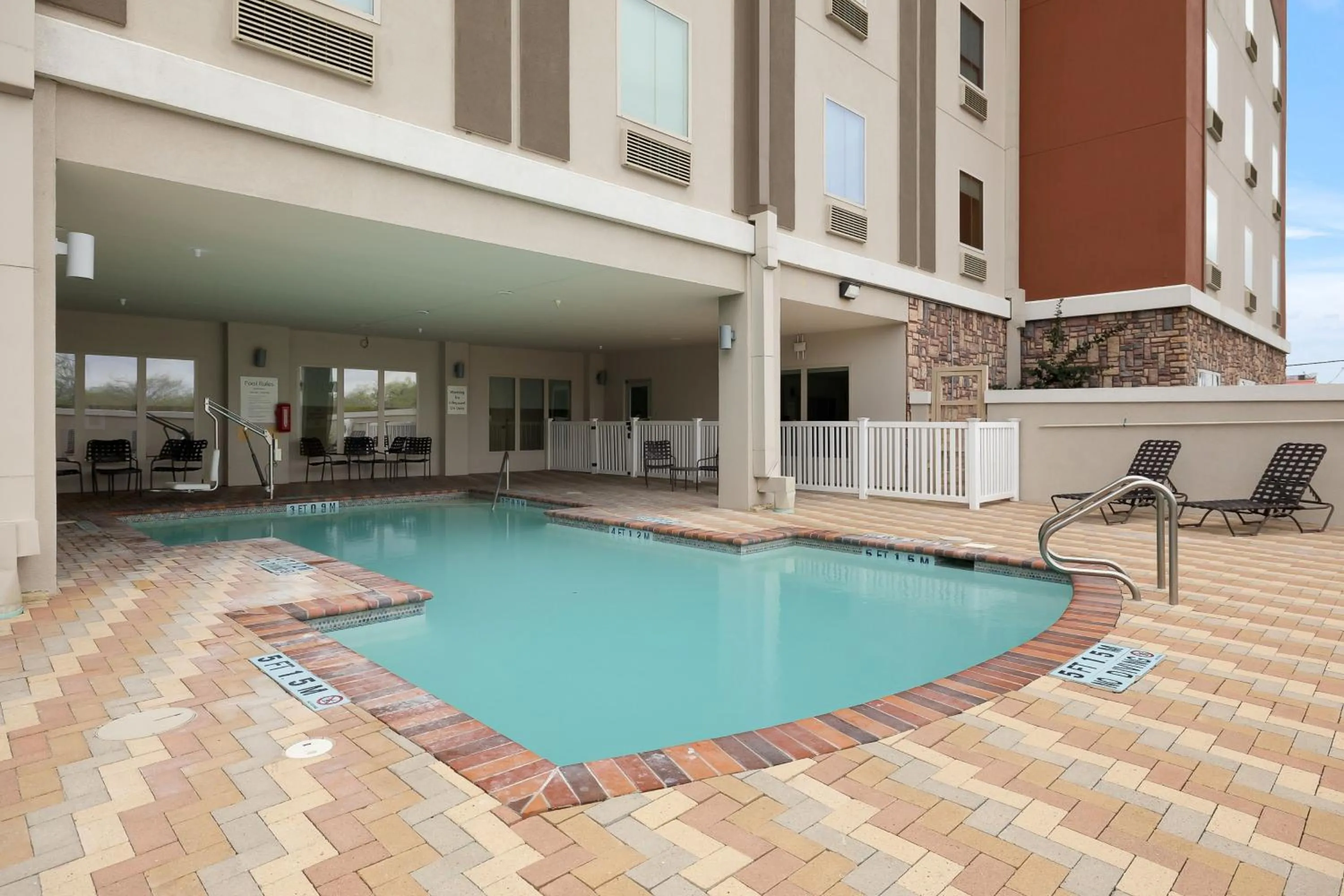 Swimming pool in Holiday Inn Express & Suites George West by IHG