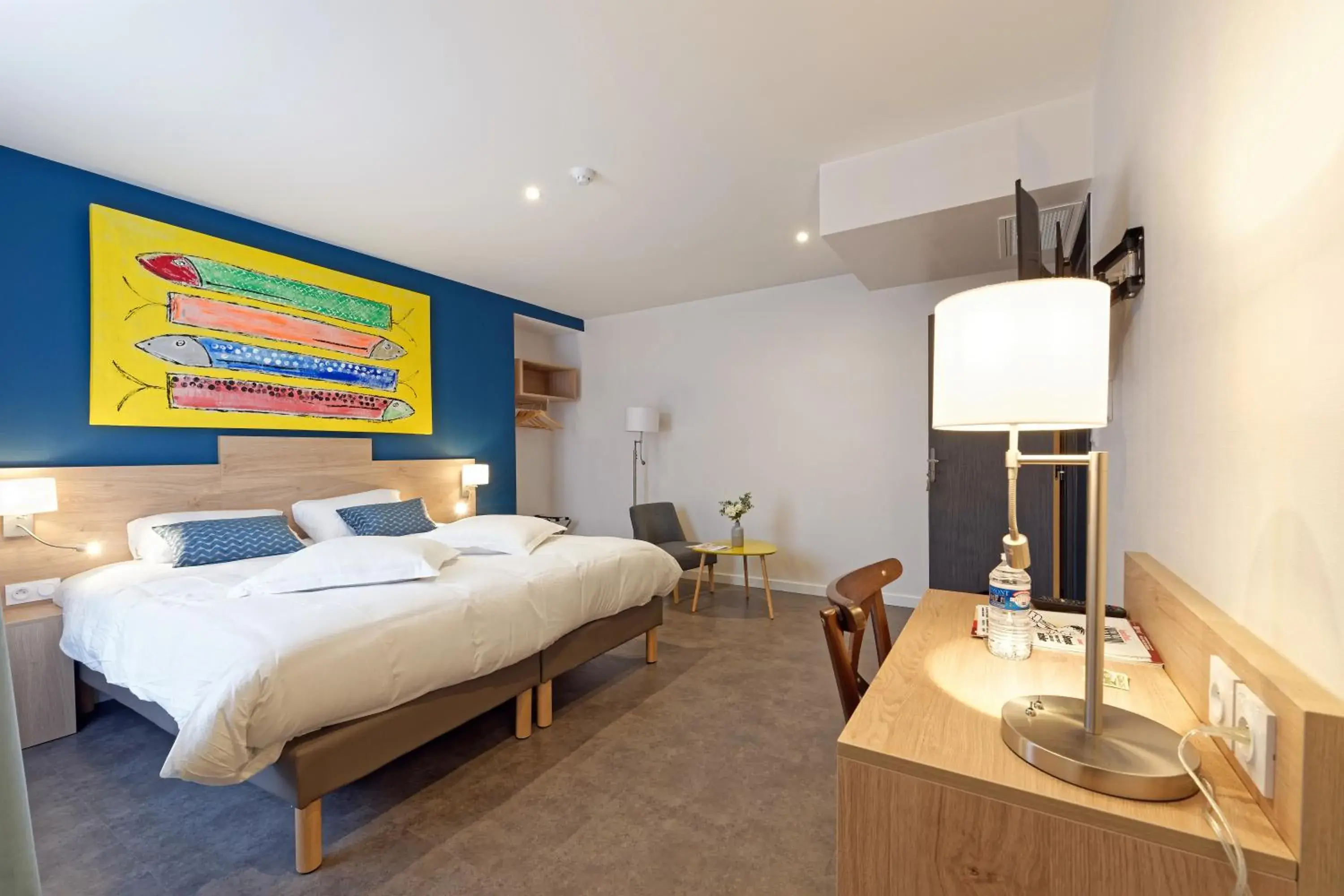 Photo of the whole room, Bed in Contact Hôtel de la Gare et son restaurant Côte à Côte Photo of the whole room, Bed in Contact Hôtel de la Gare et son restaurant Côte à Côte