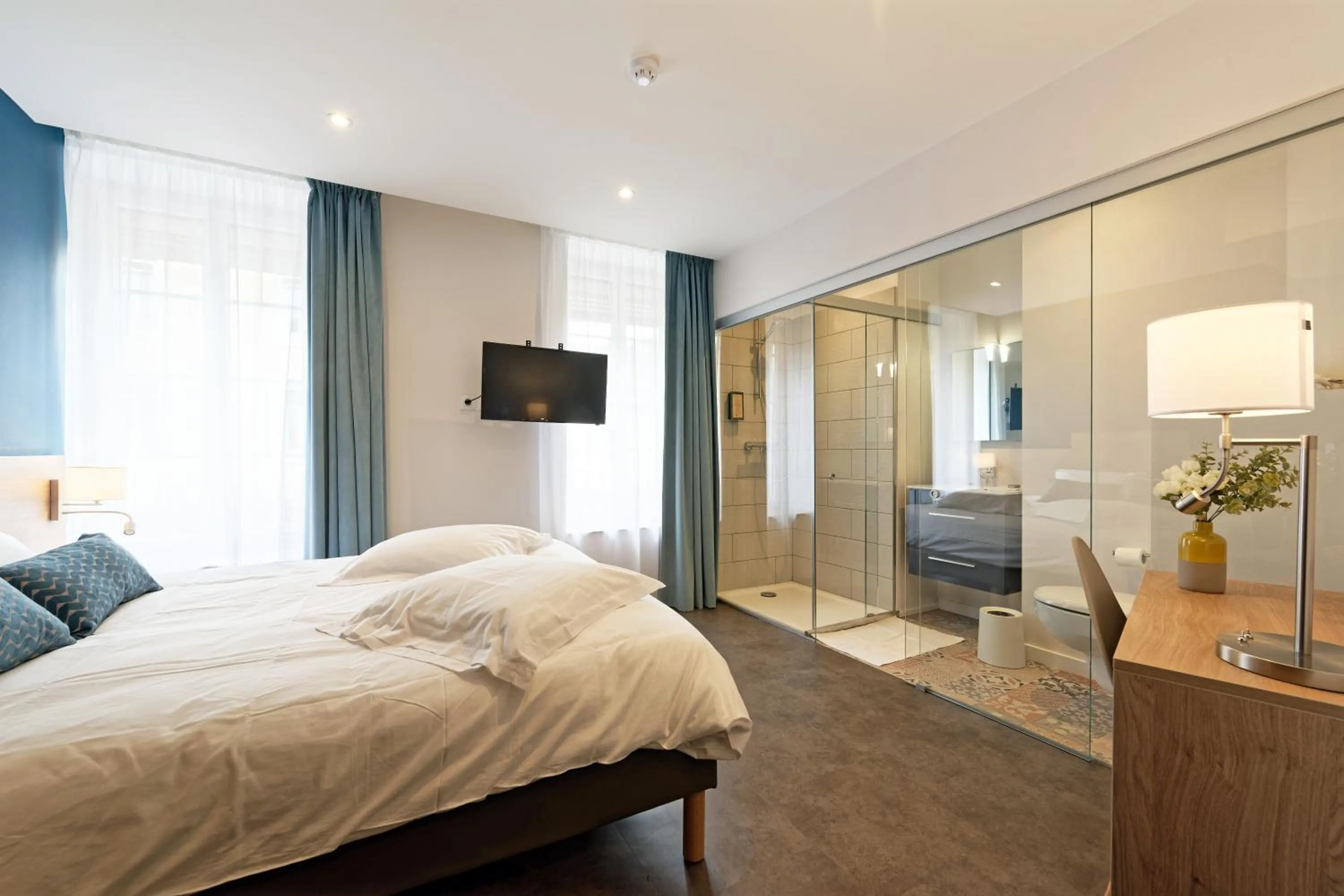 Photo of the whole room, Bed in Contact Hôtel de la Gare et son restaurant Côte à Côte