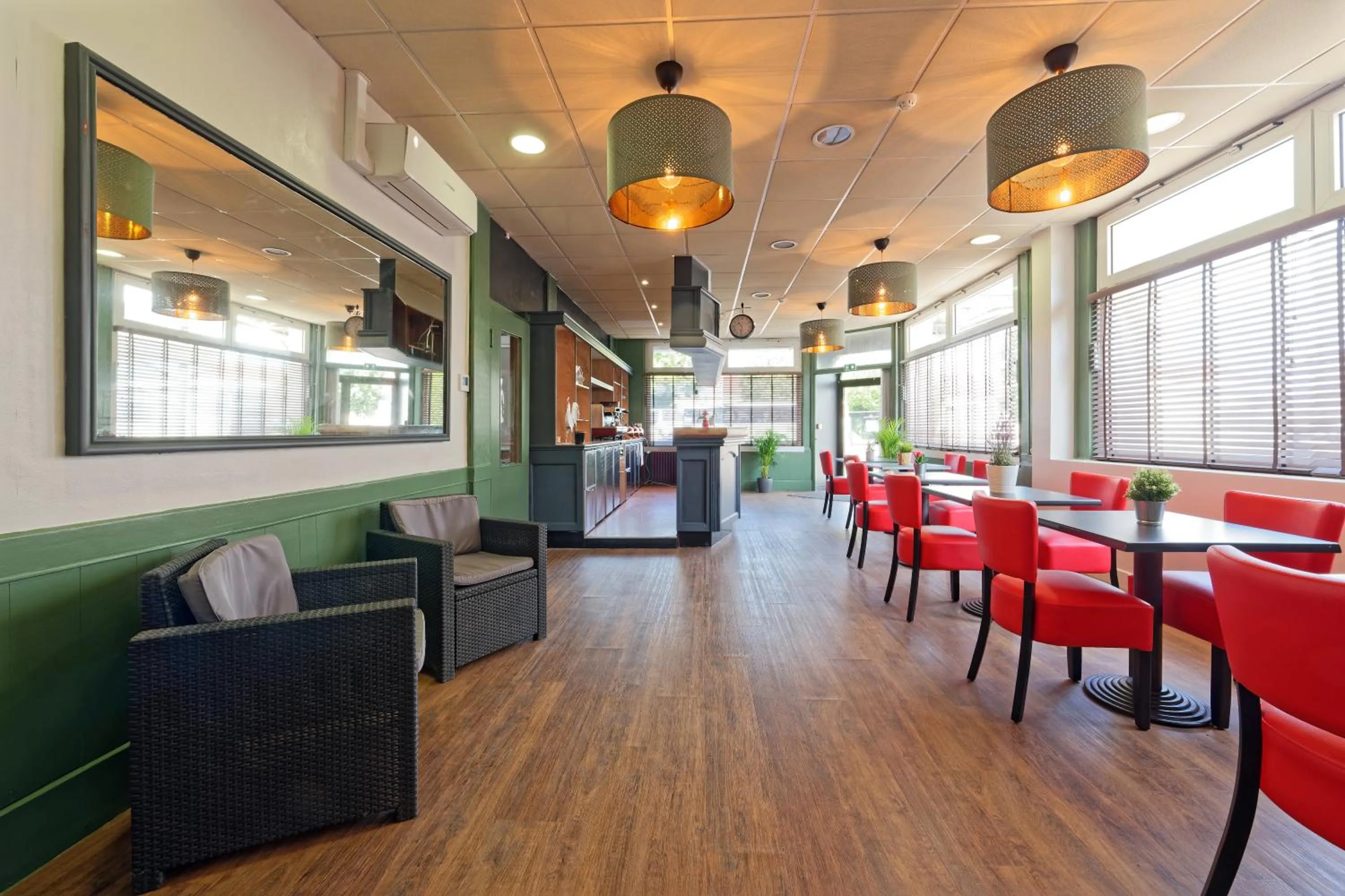 Restaurant/places to eat in Contact Hôtel de la Gare et son restaurant Côte à Côte