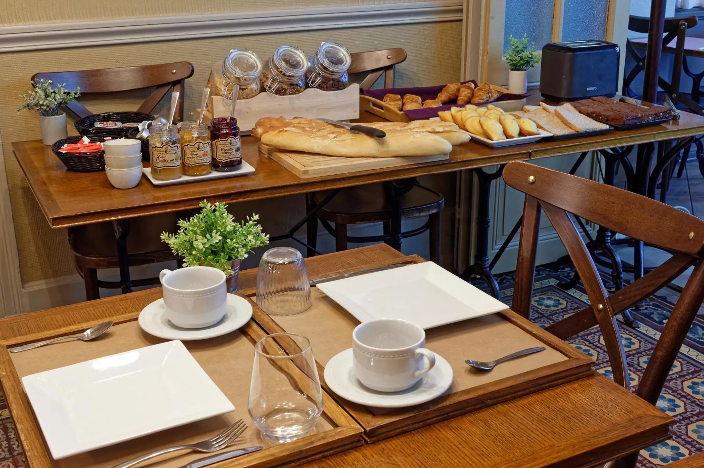 Breakfast in Contact Hôtel de la Gare et son restaurant Côte à Côte Breakfast in Contact Hôtel de la Gare et son restaurant Côte à Côte