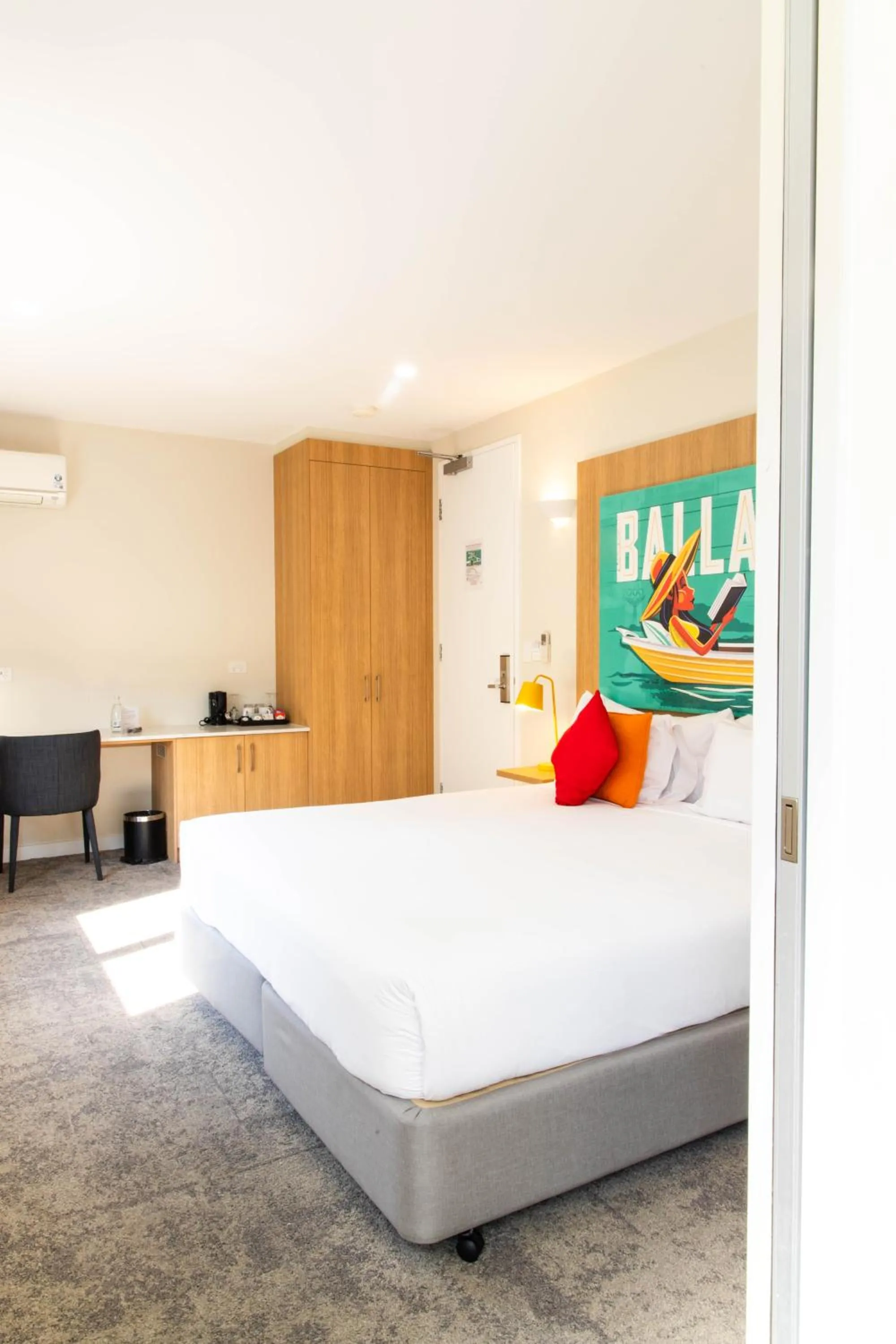 Bed in Mercure Ballarat Hotel & Convention Centre