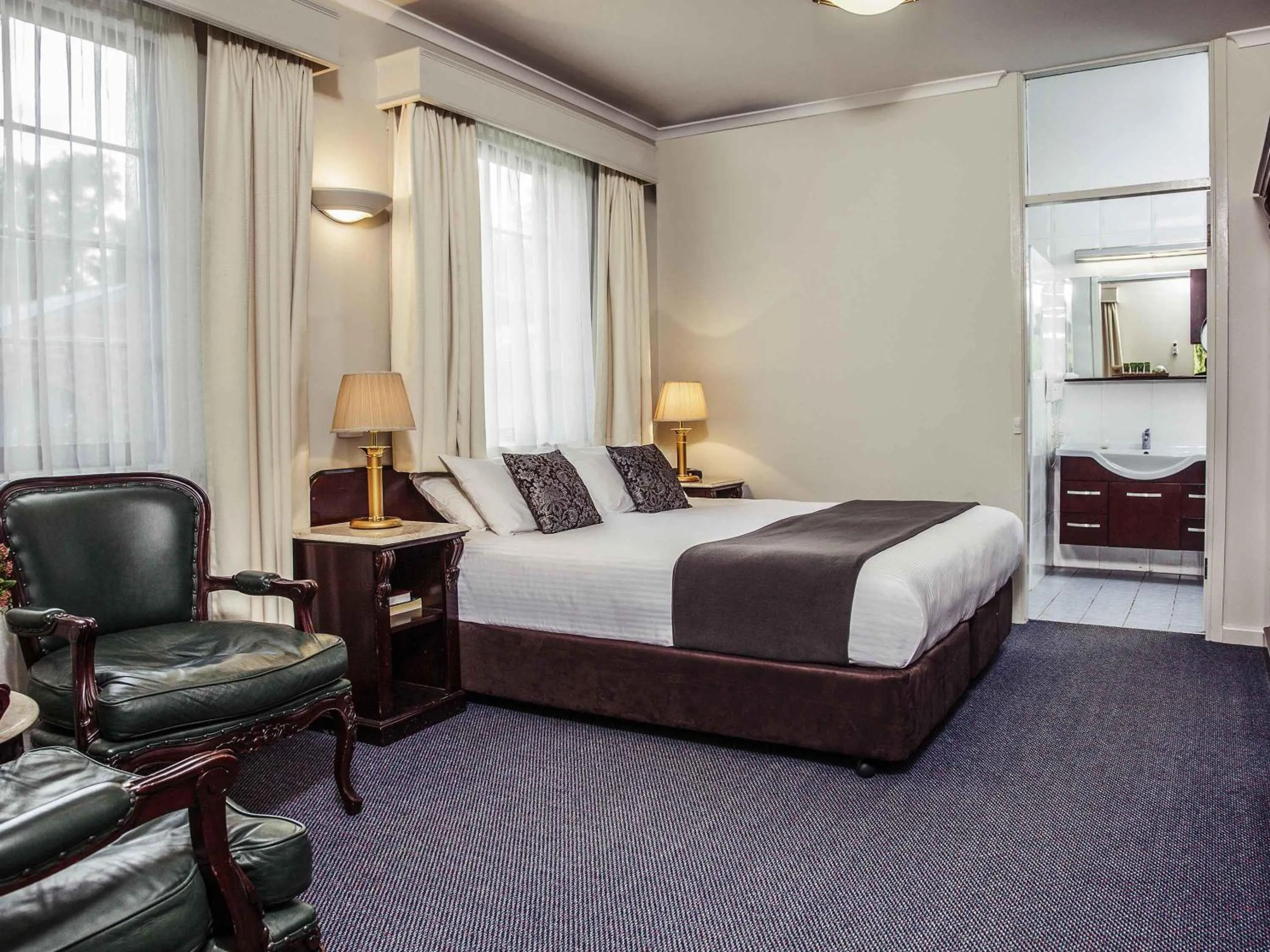 Bedroom, Bed in Mercure Ballarat Hotel & Convention Centre