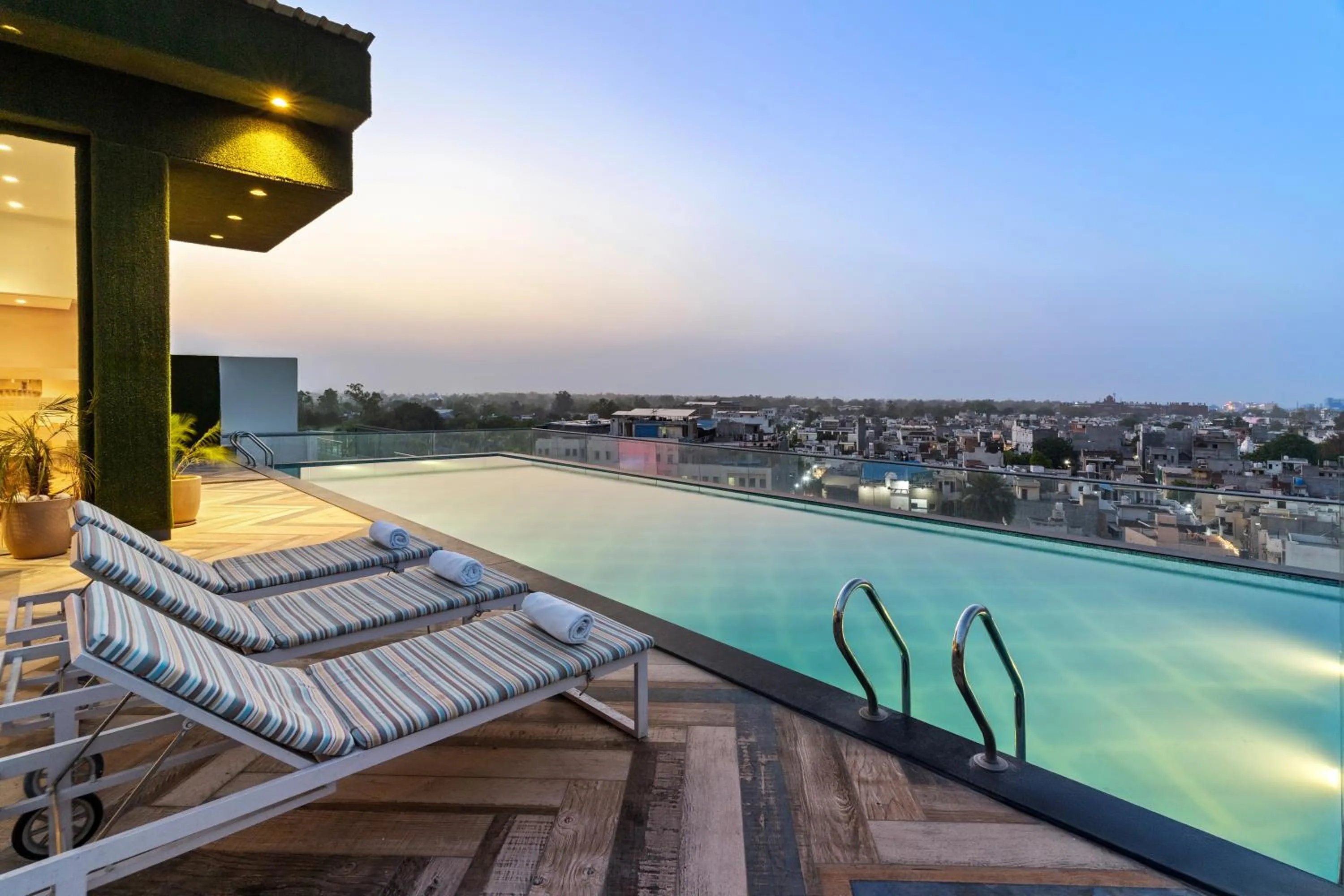 Swimming pool in Country Inn Premier Amritsar