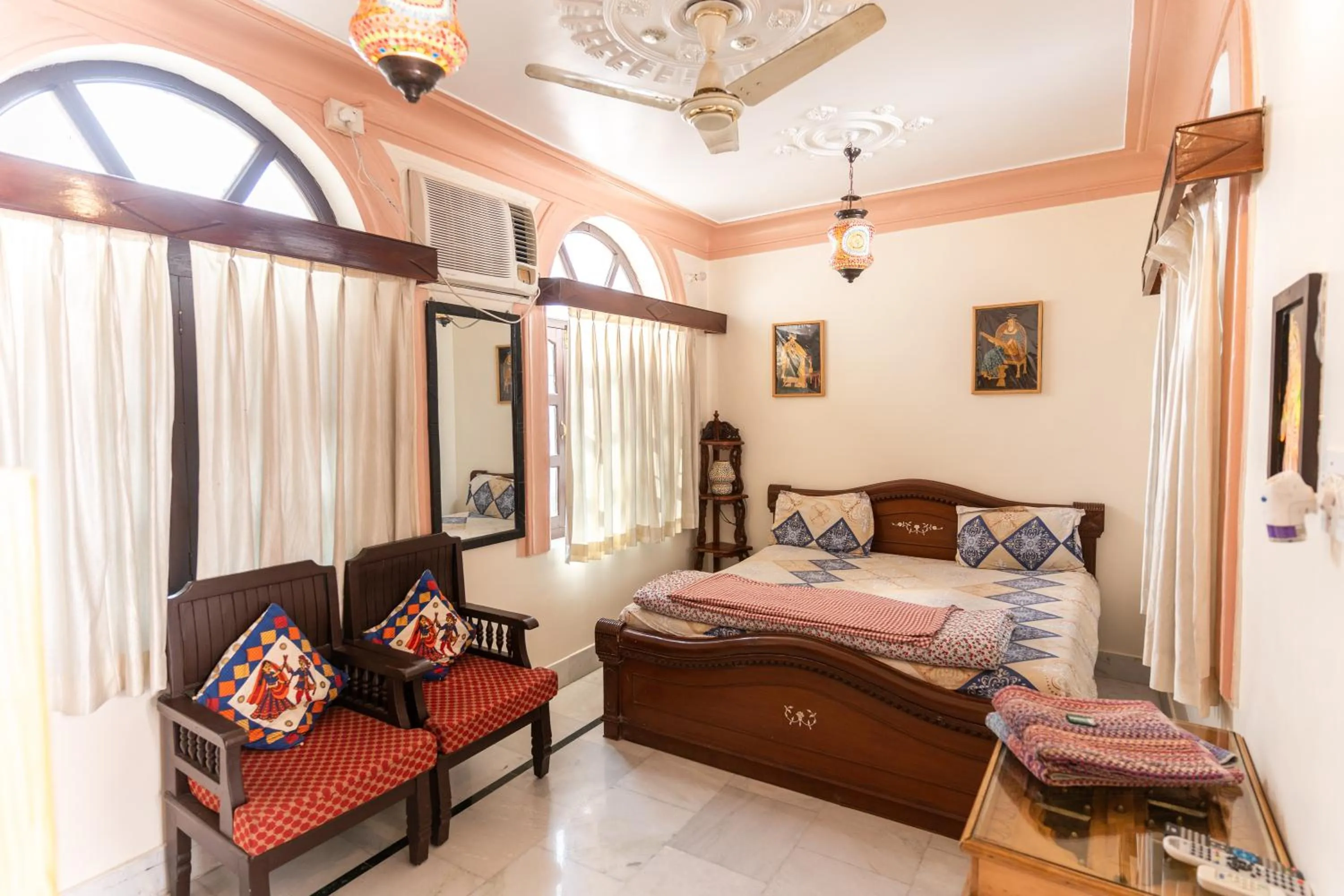 Bed in Kanhaia Haveli