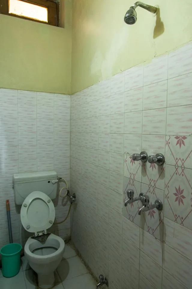 Shower in Kanhaia Haveli