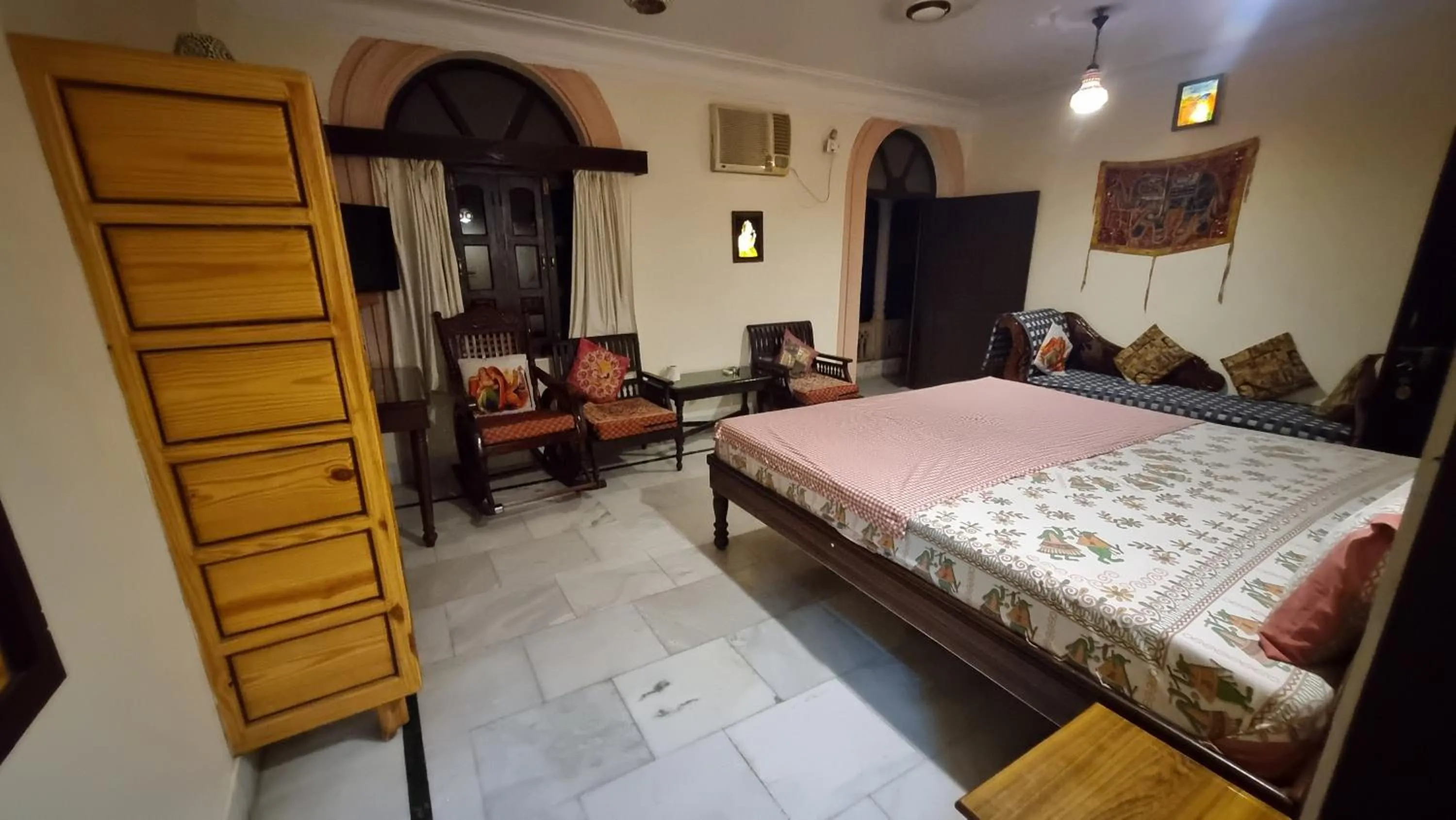 Bed in Kanhaia Haveli