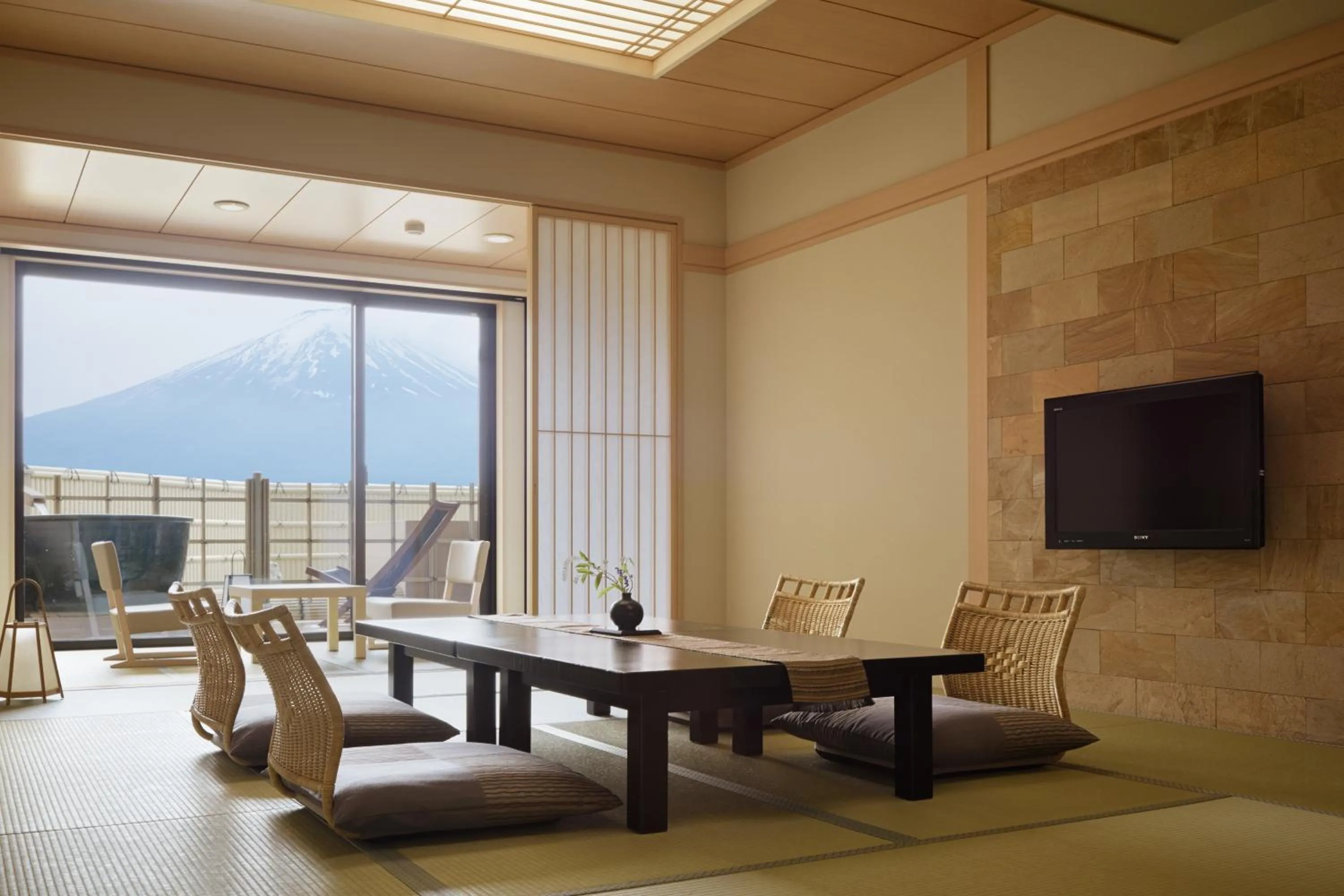 Photo of the whole room in Fujikawaguchiko Onsen Konanso