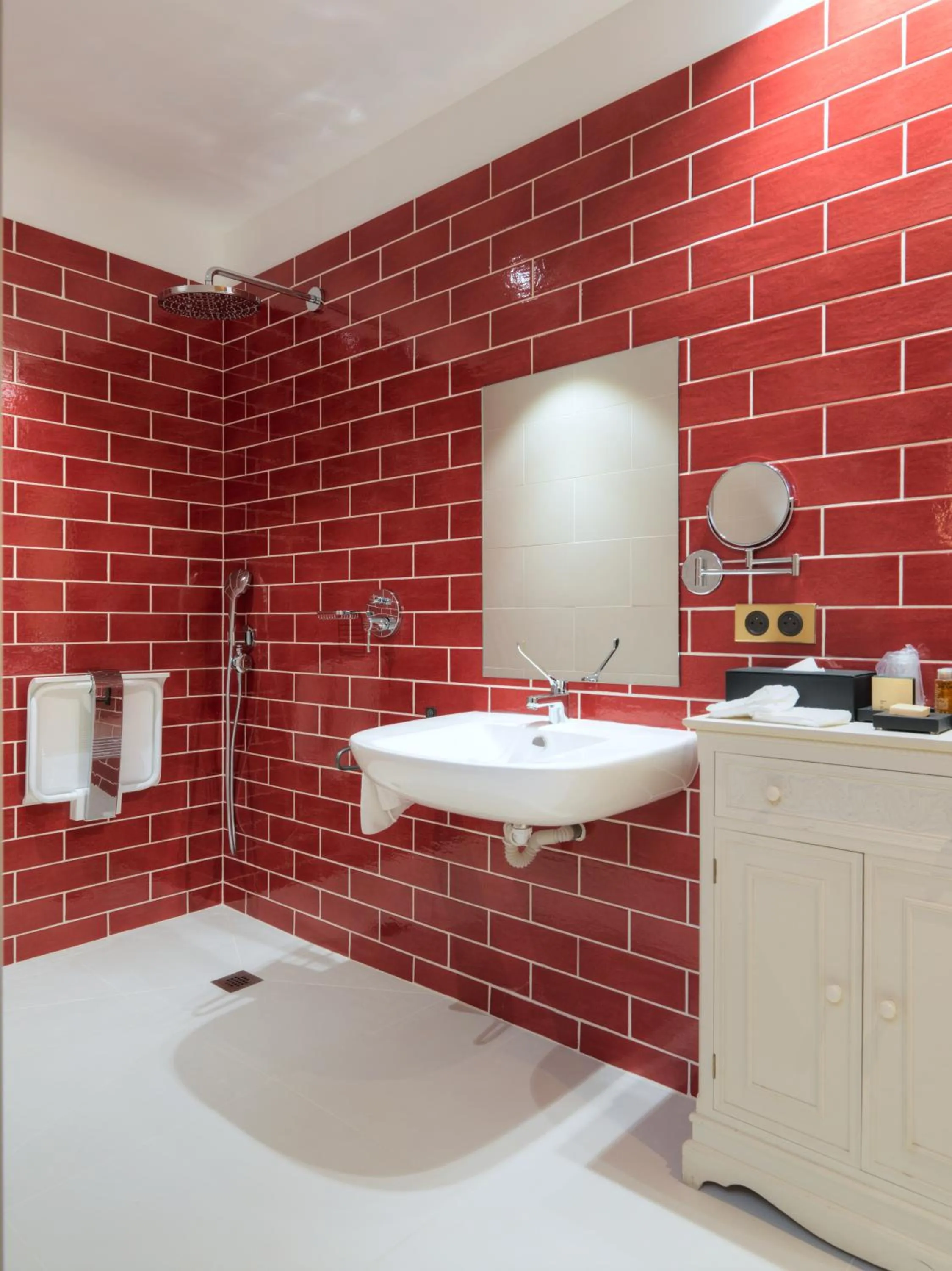 Shower in Hôtel Restaurant Les Grains d'Argent Dizy - Epernay