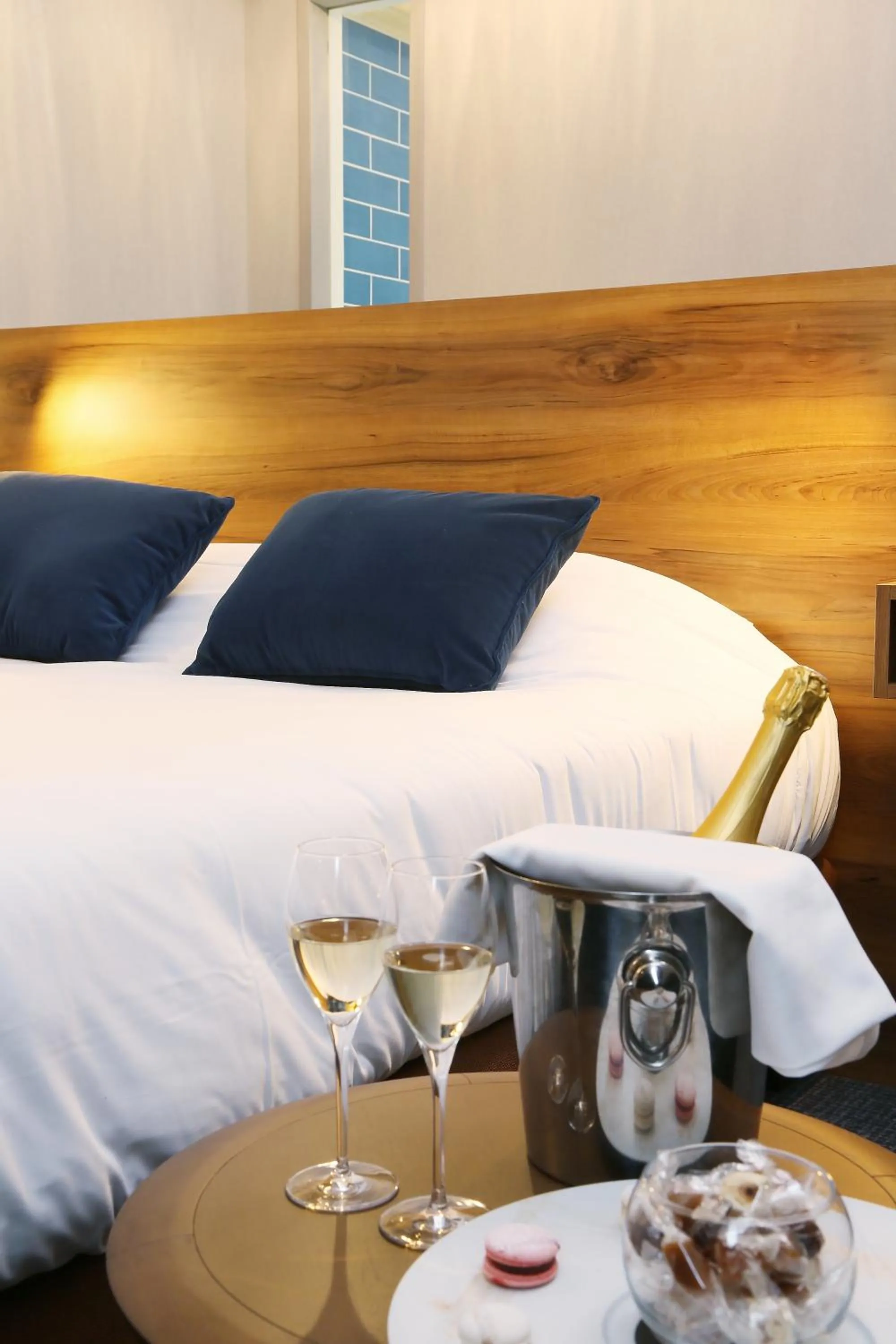 Photo of the whole room, Bed in Hôtel Restaurant Les Grains d'Argent Dizy - Epernay