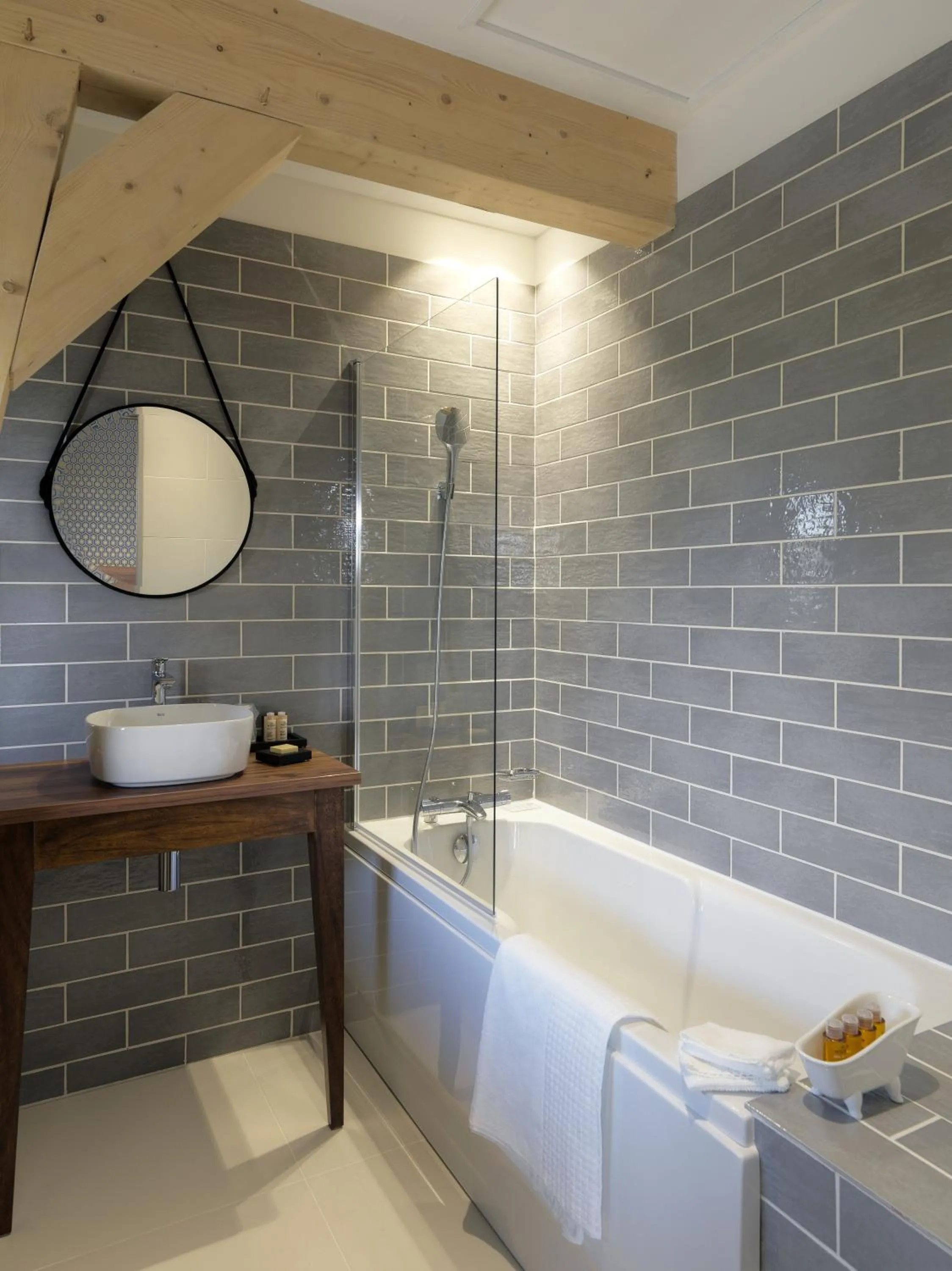 Bathroom in Hôtel Restaurant Les Grains d'Argent Dizy - Epernay