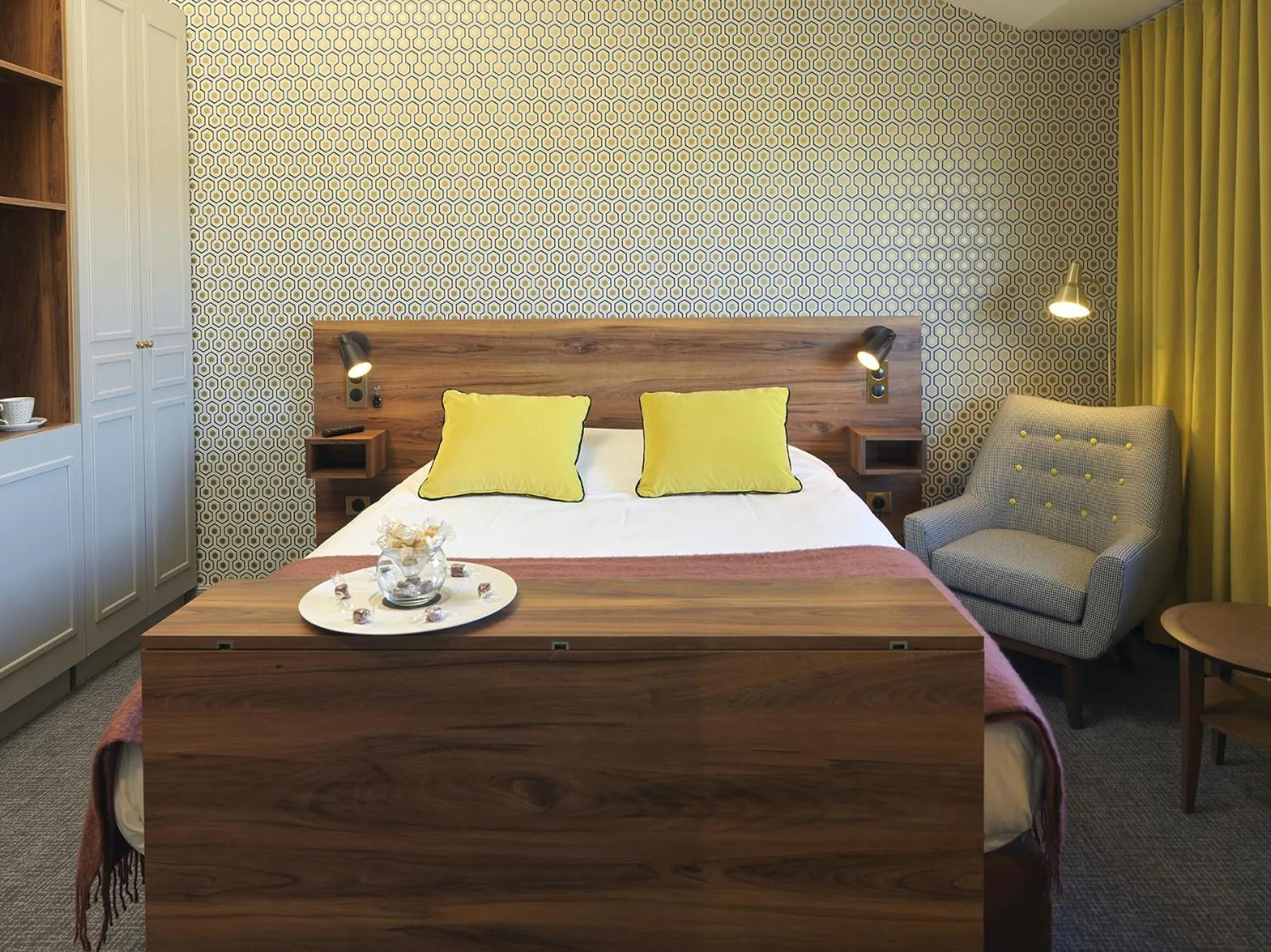 Photo of the whole room, Bed in Hôtel Restaurant Les Grains d'Argent Dizy - Epernay