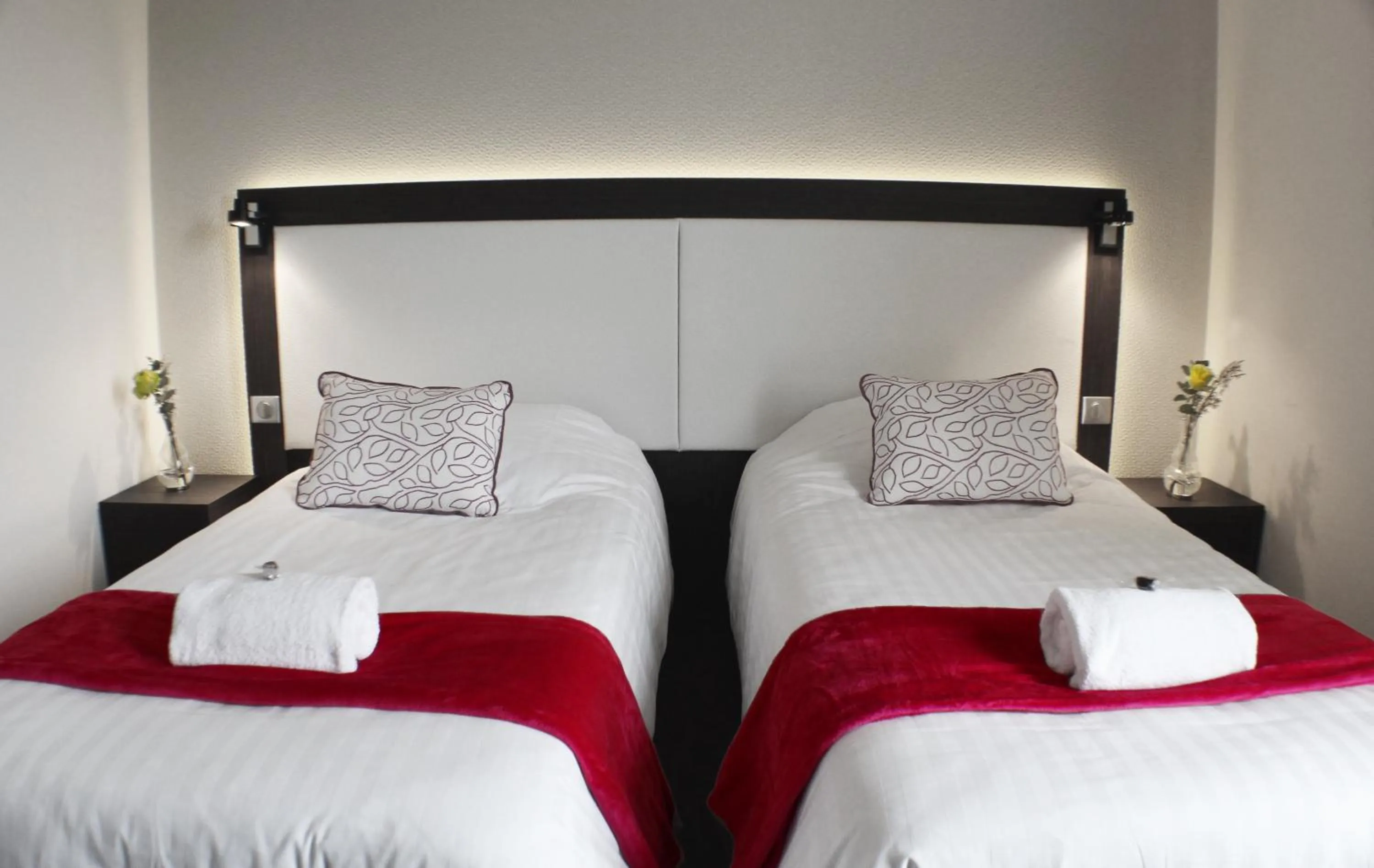 Bed in Hôtel Restaurant Les Grains d'Argent Dizy - Epernay