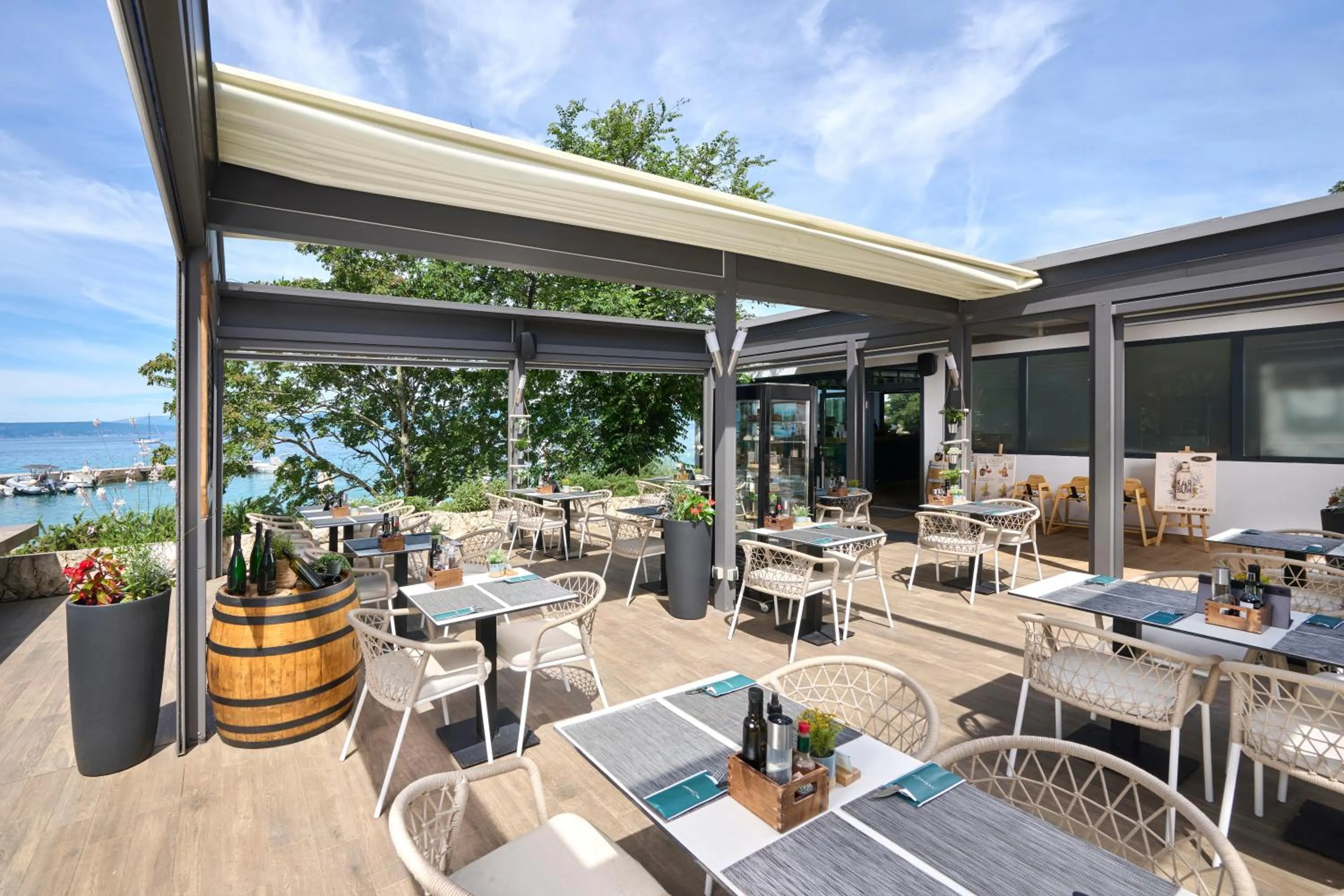 Restaurant/places to eat in Magal Maradiso Hotel by Aminess