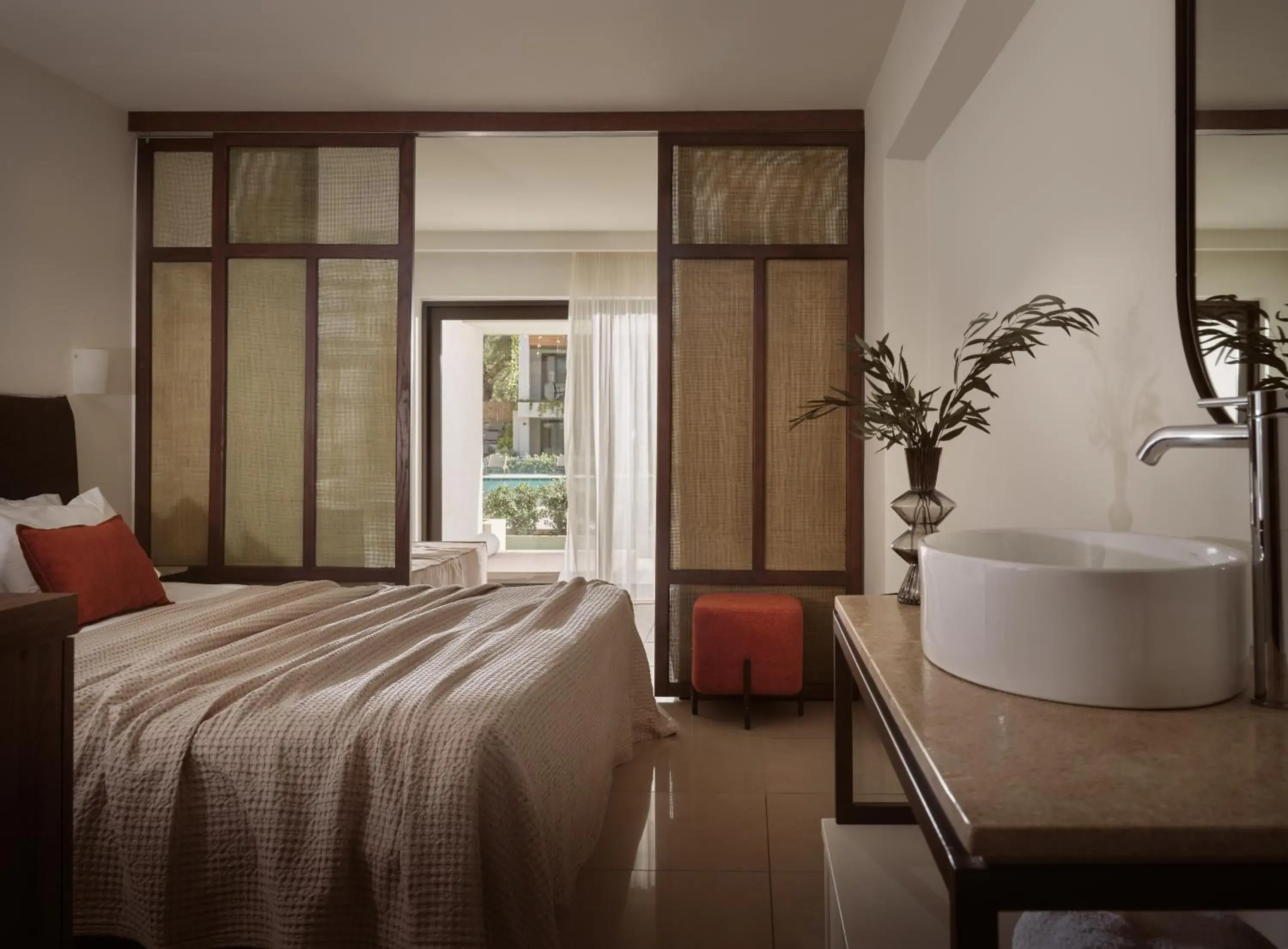 Deluxe One Bedroom Suite with Sharing Pool in Planos Hotel Deluxe One Bedroom Suite with Sharing Pool in Planos Hotel