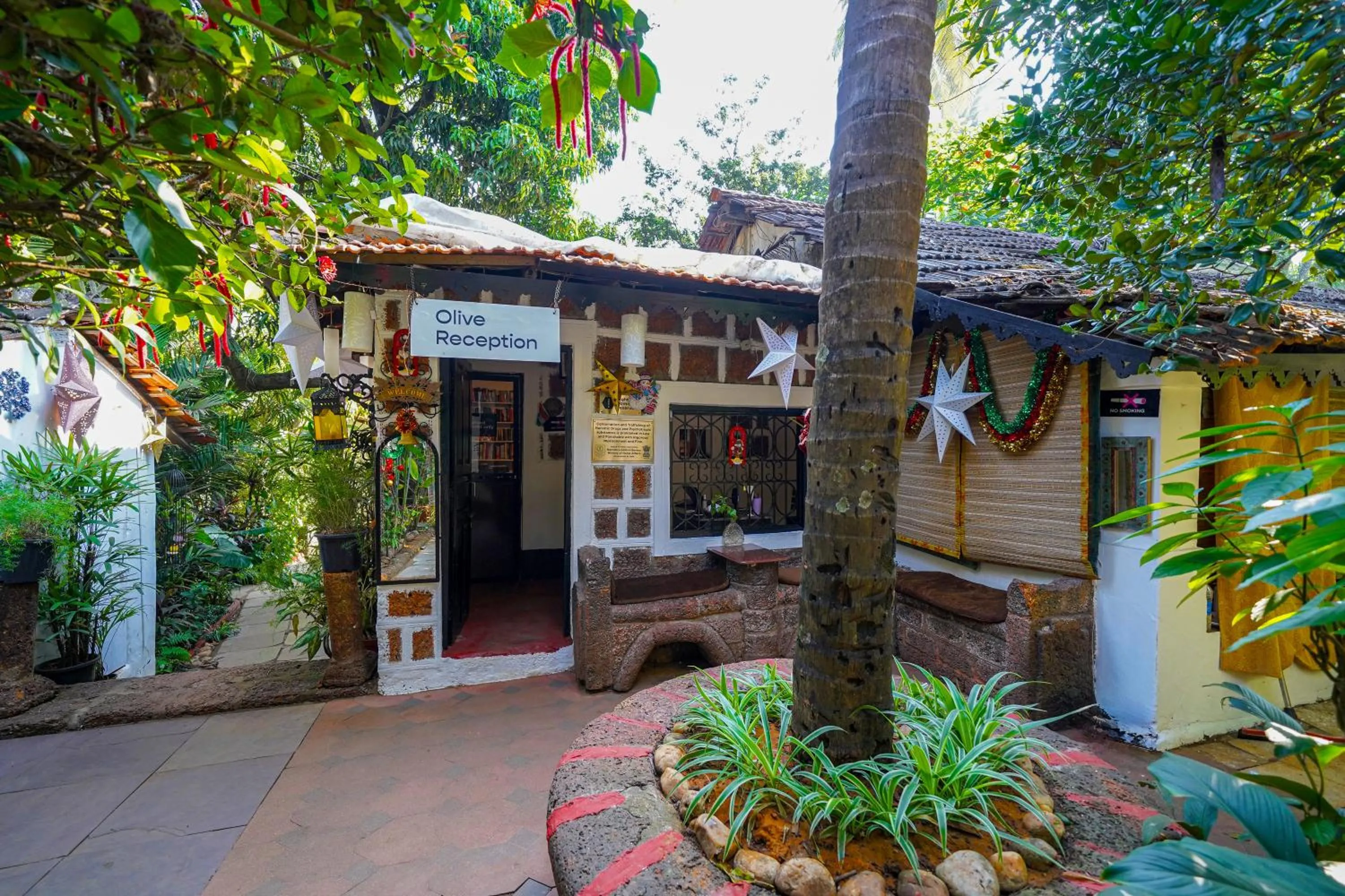 Lobby or reception in Olive Hotel Alidia Beach Resort by Embassy Group