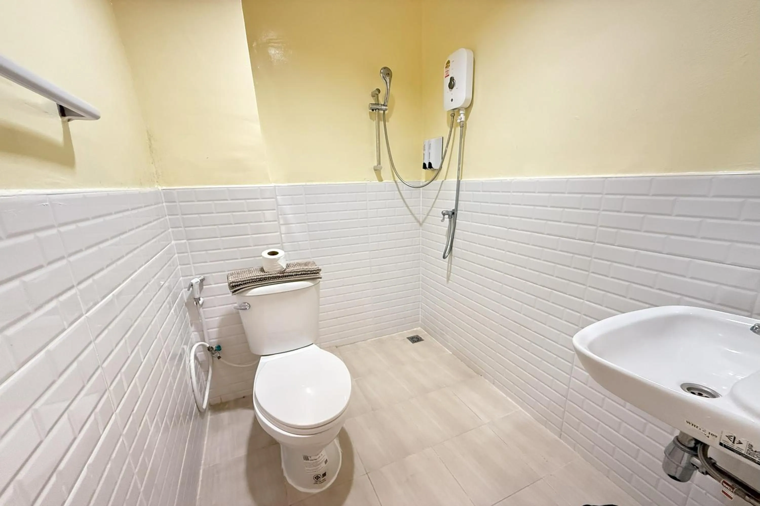 Shower in Scala Hostel