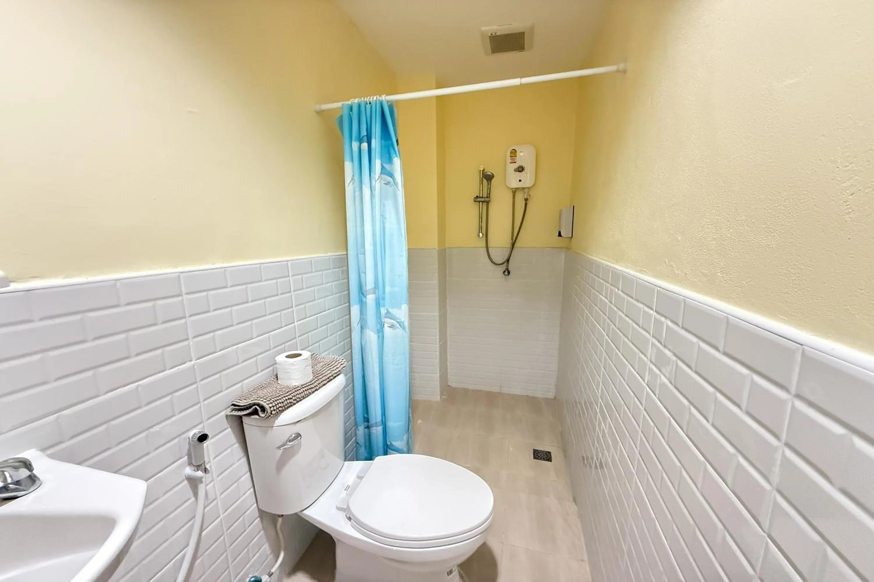 Toilet in Scala Hostel