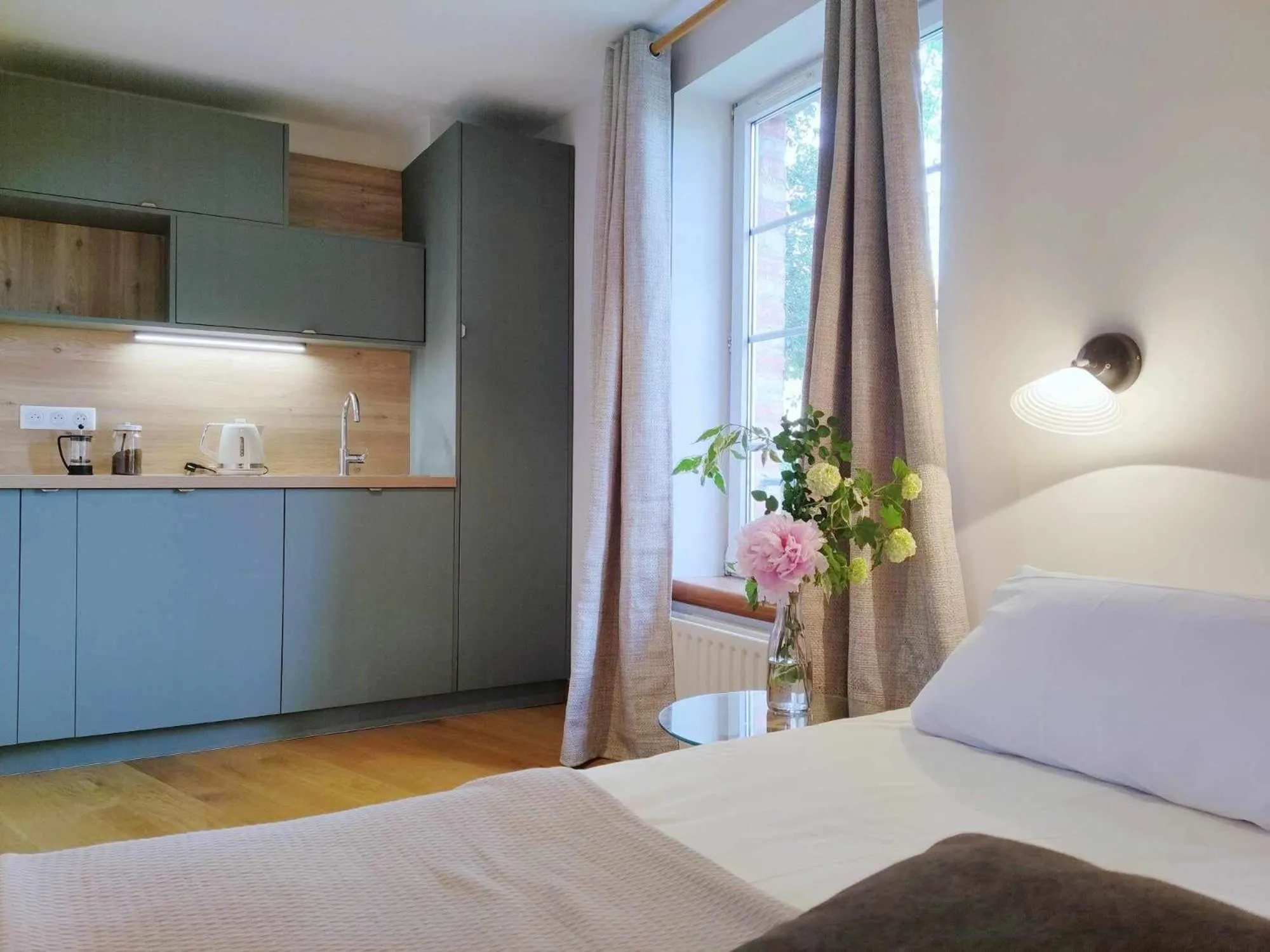 Kitchen or kitchenette, Bed in La Bonneterie