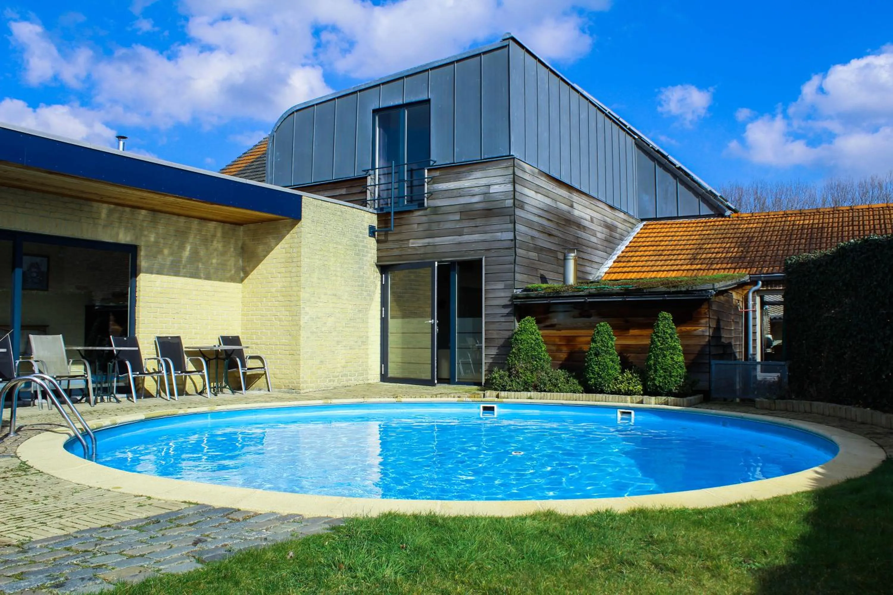 Swimming pool in Hotel De Maretak