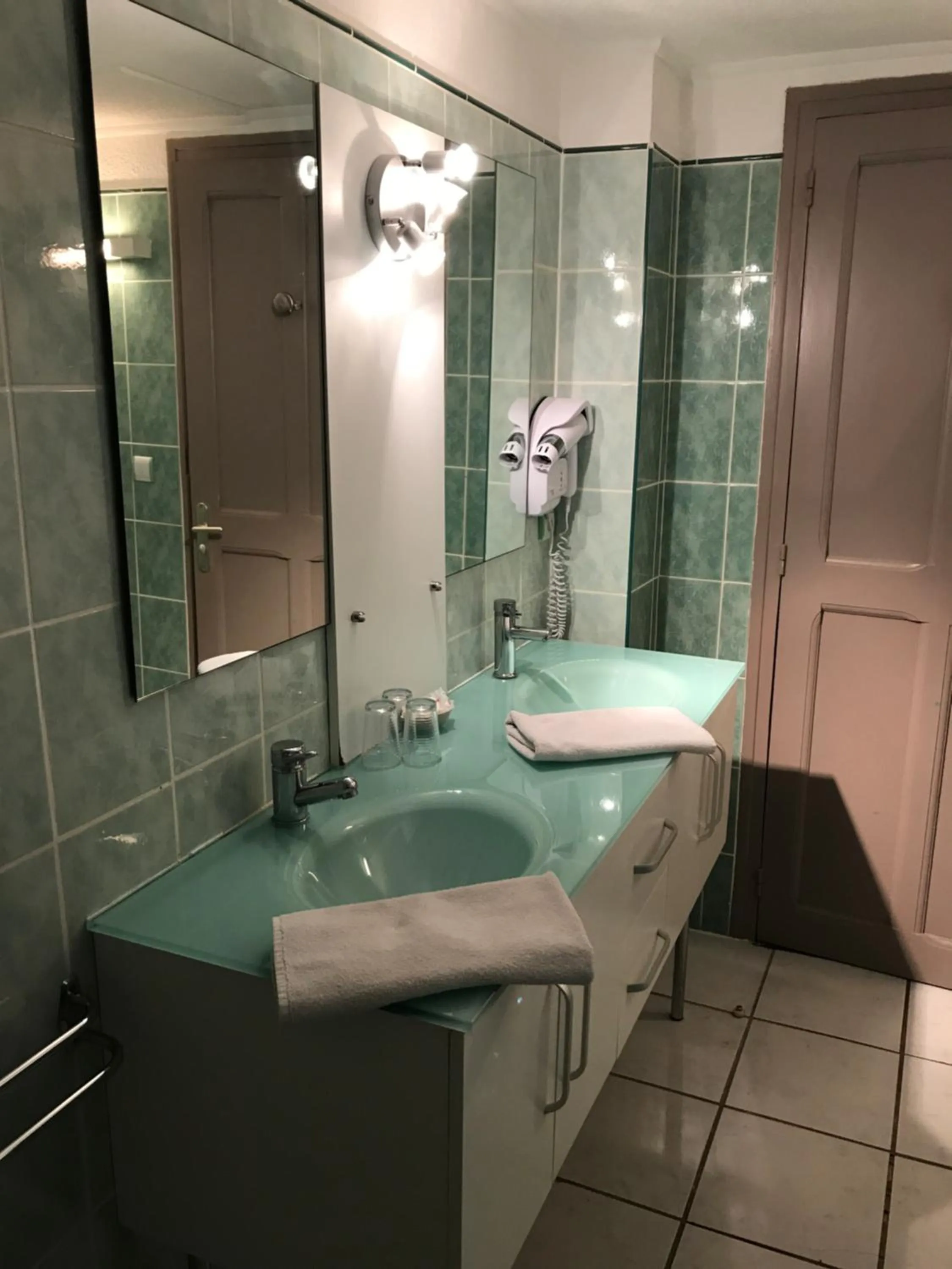 Bathroom in Hotel Alexander