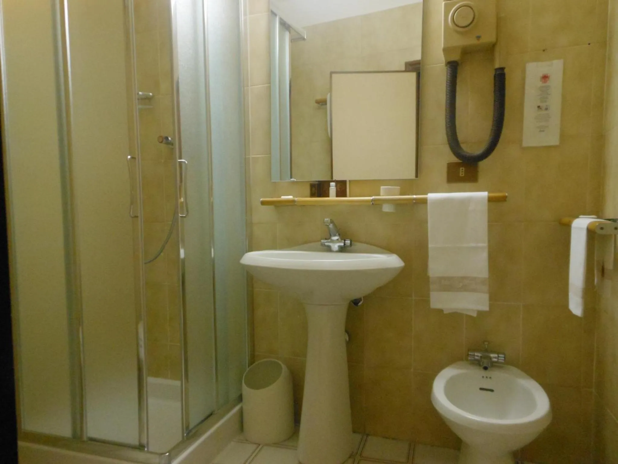 Bathroom in Hotel Corona