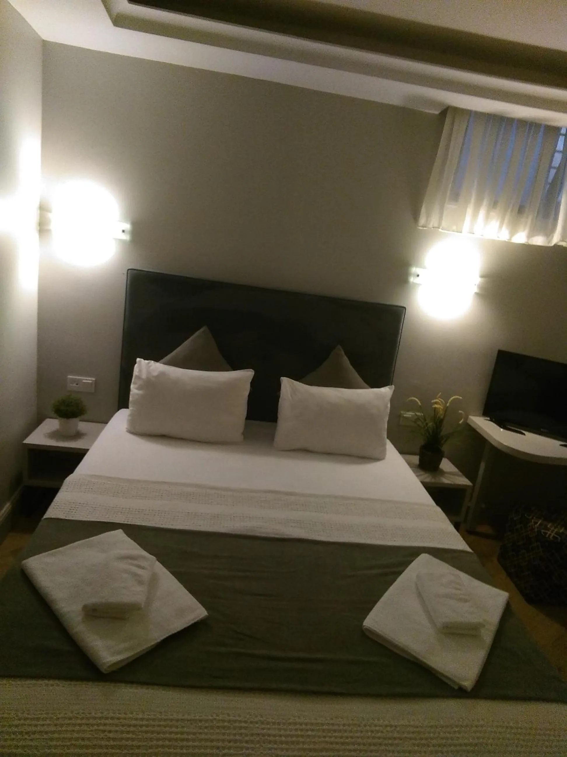 Bed in KONAK BELLA 3