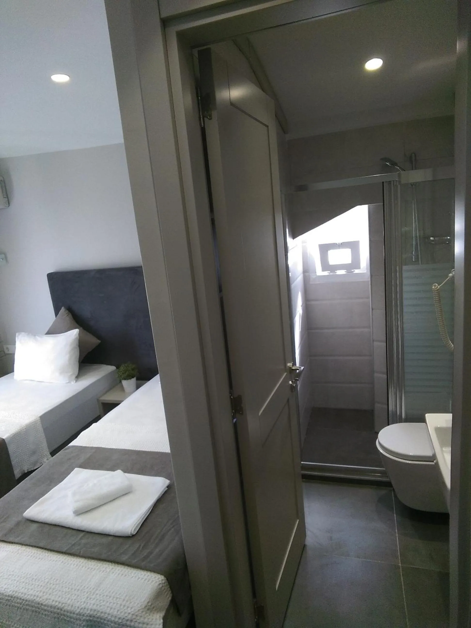 Shower, Bed in KONAK BELLA 3