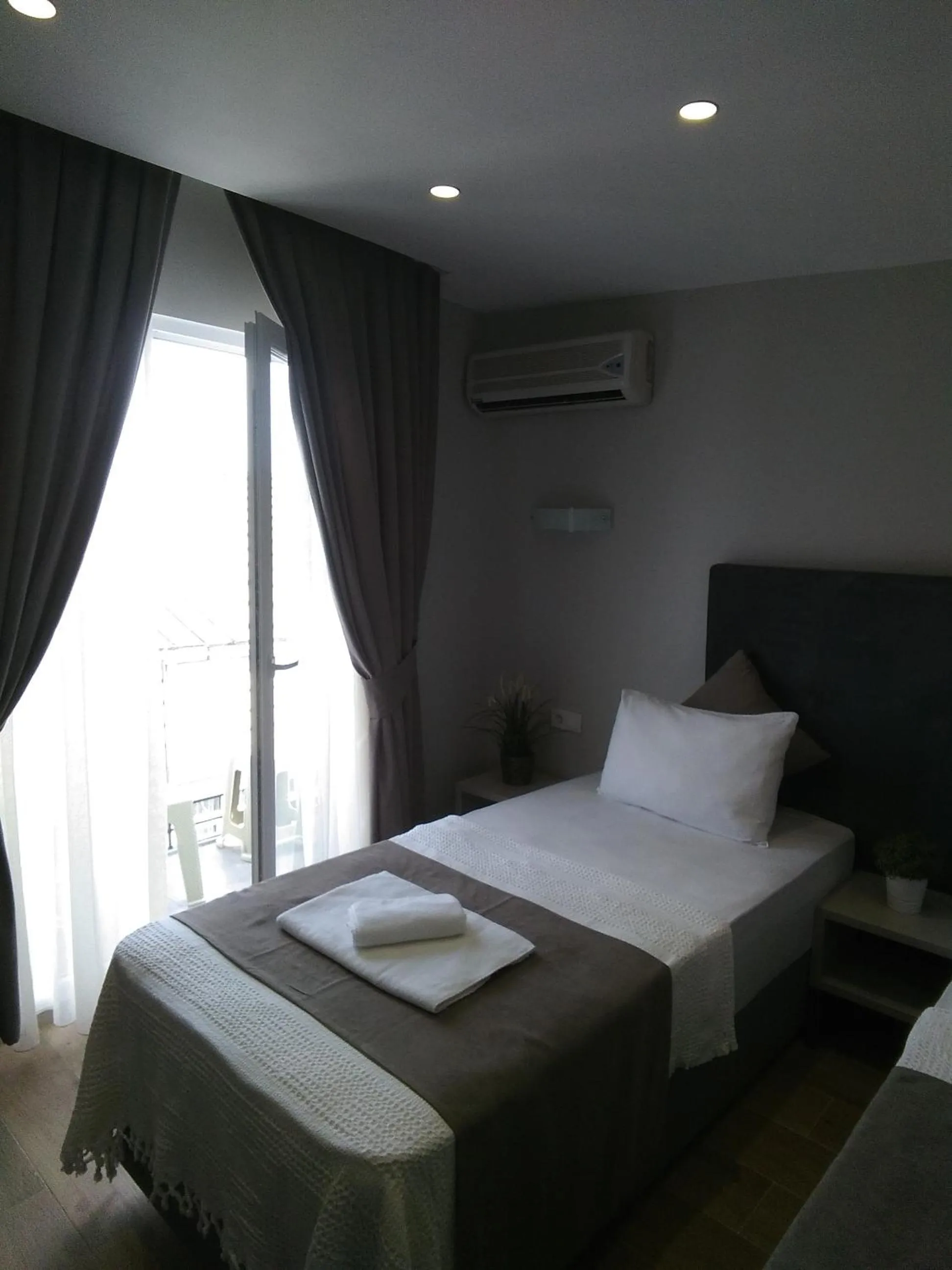 Bed in KONAK BELLA 3