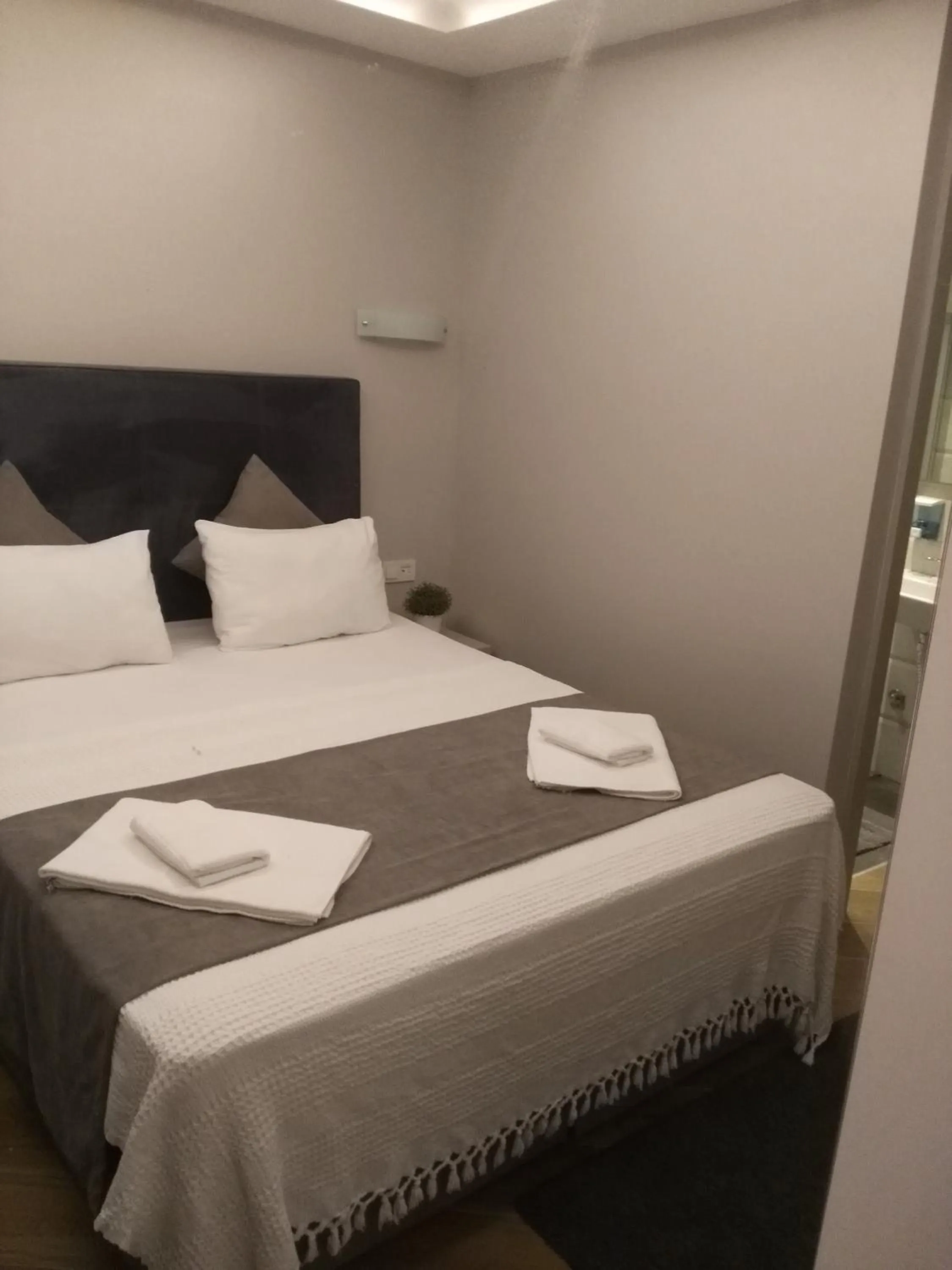 Bed in KONAK BELLA 3