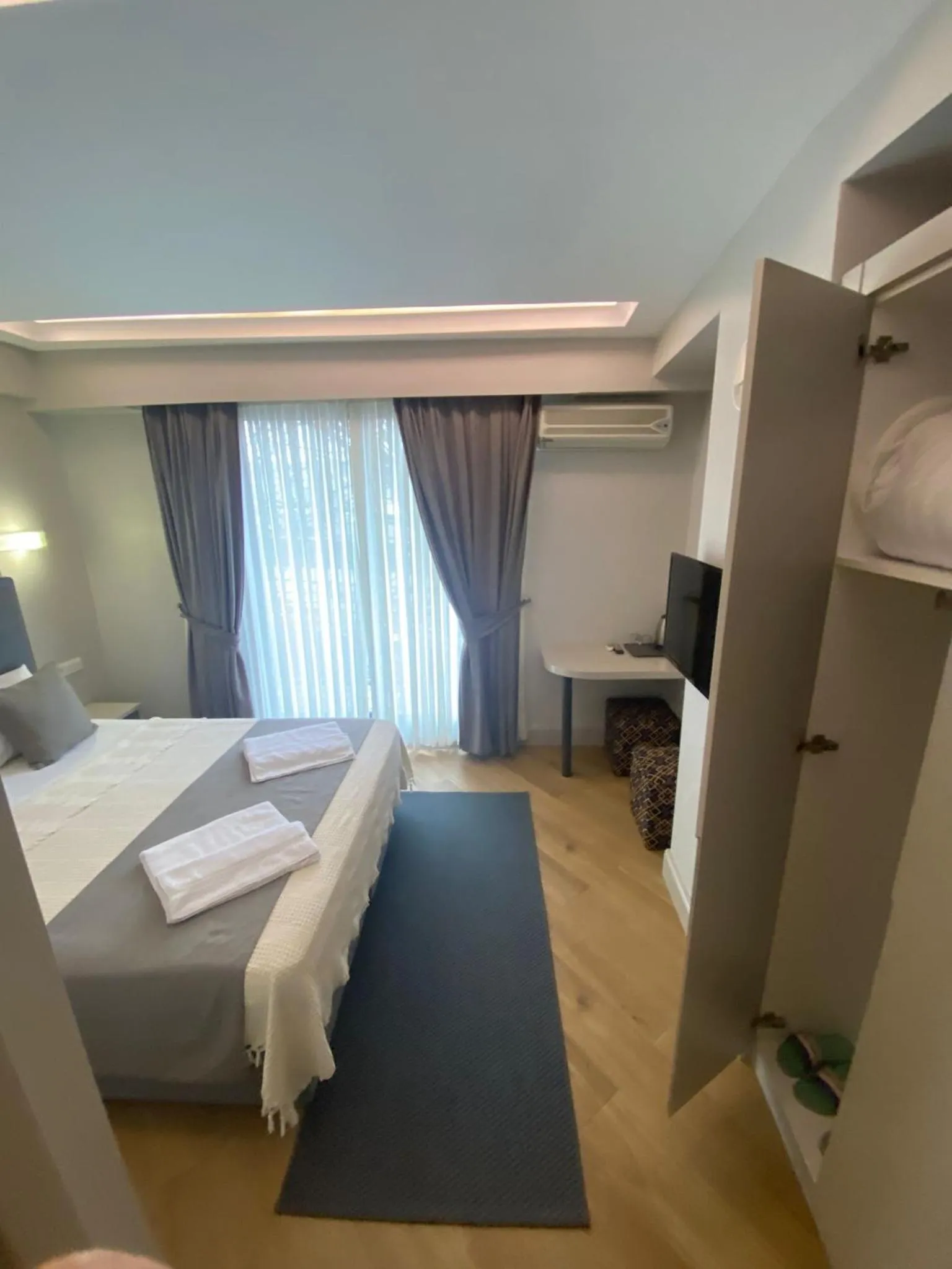 Bed in KONAK BELLA 3