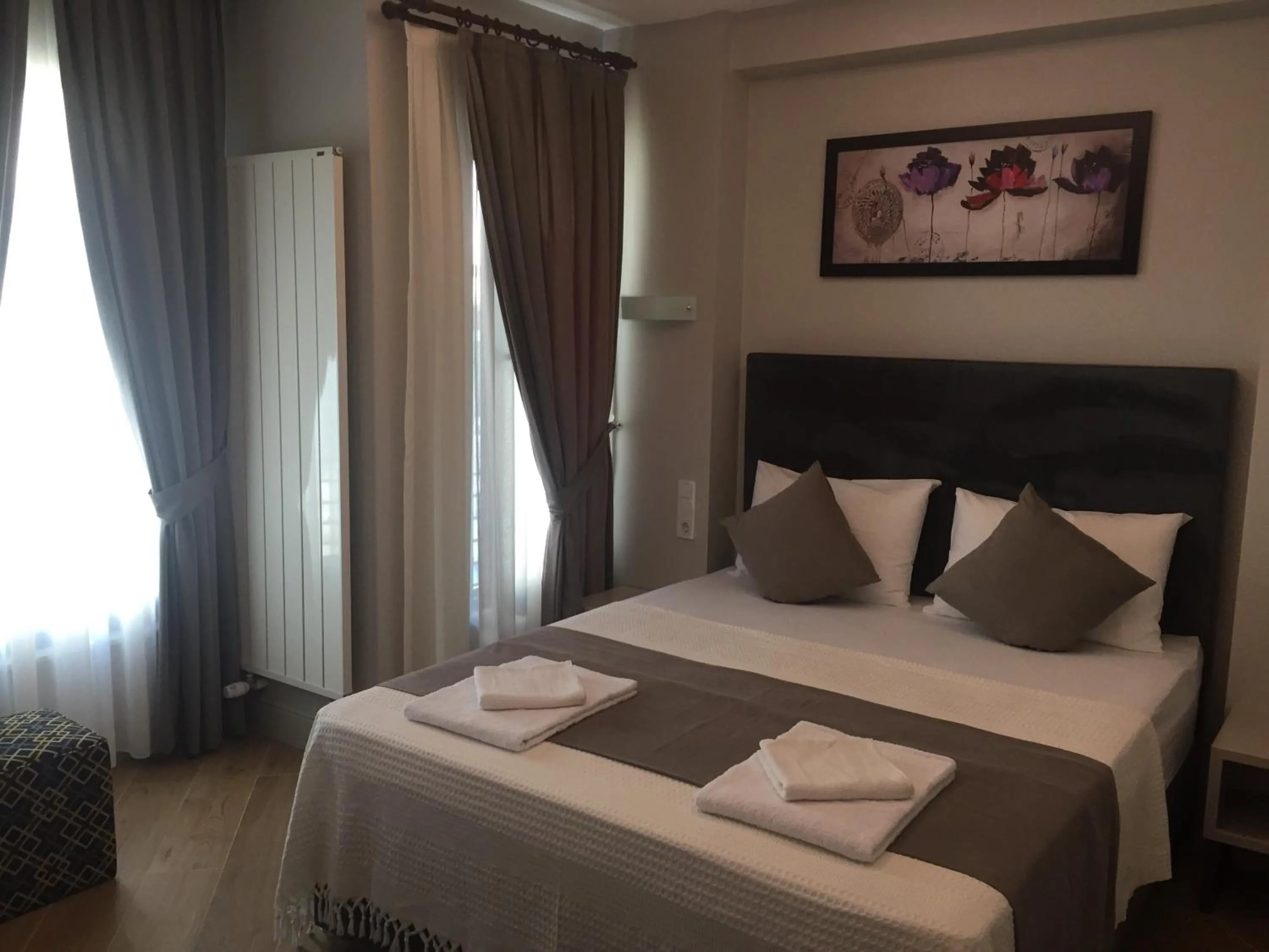 Bed in KONAK BELLA 3