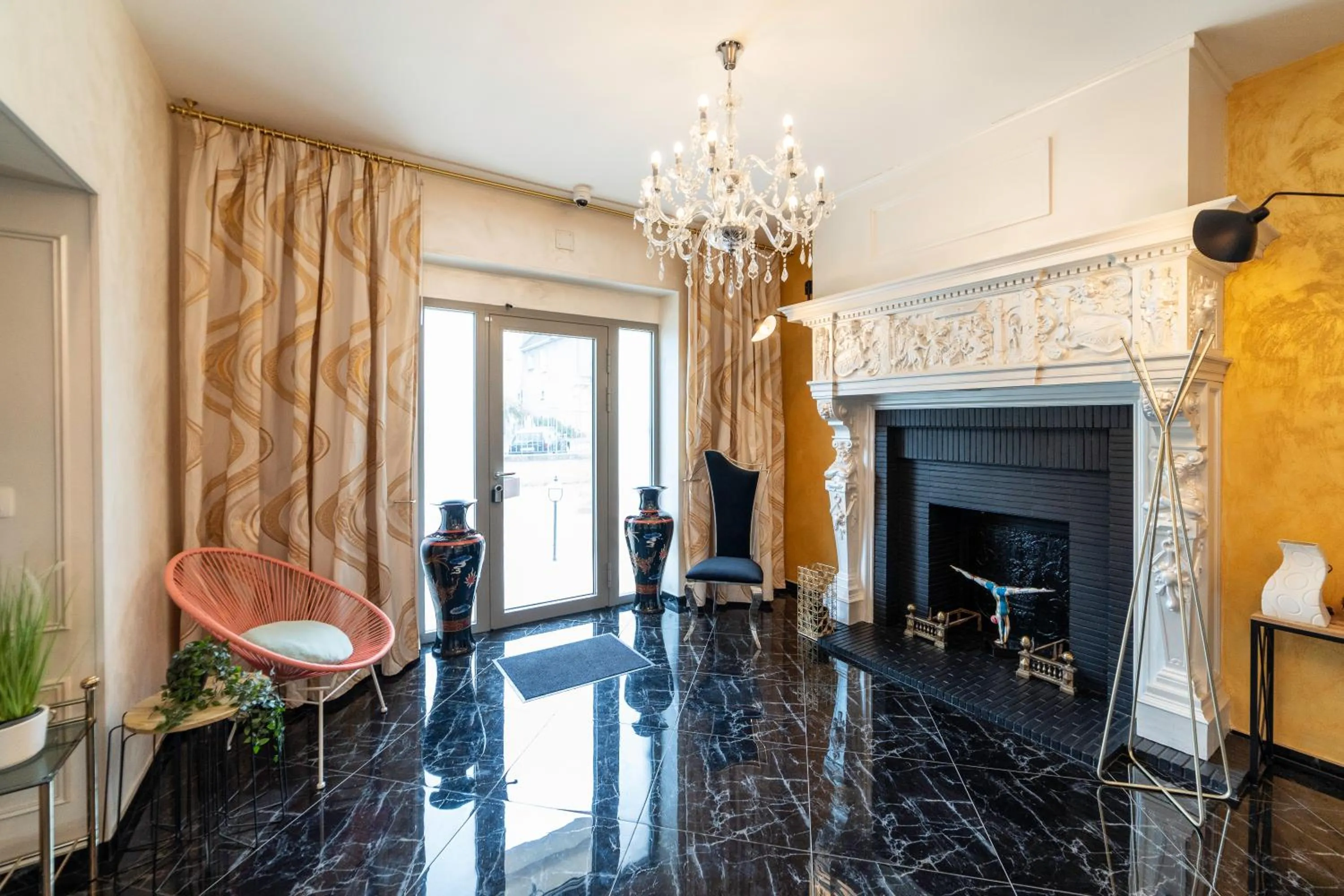 Facade/entrance in Les Étoiles