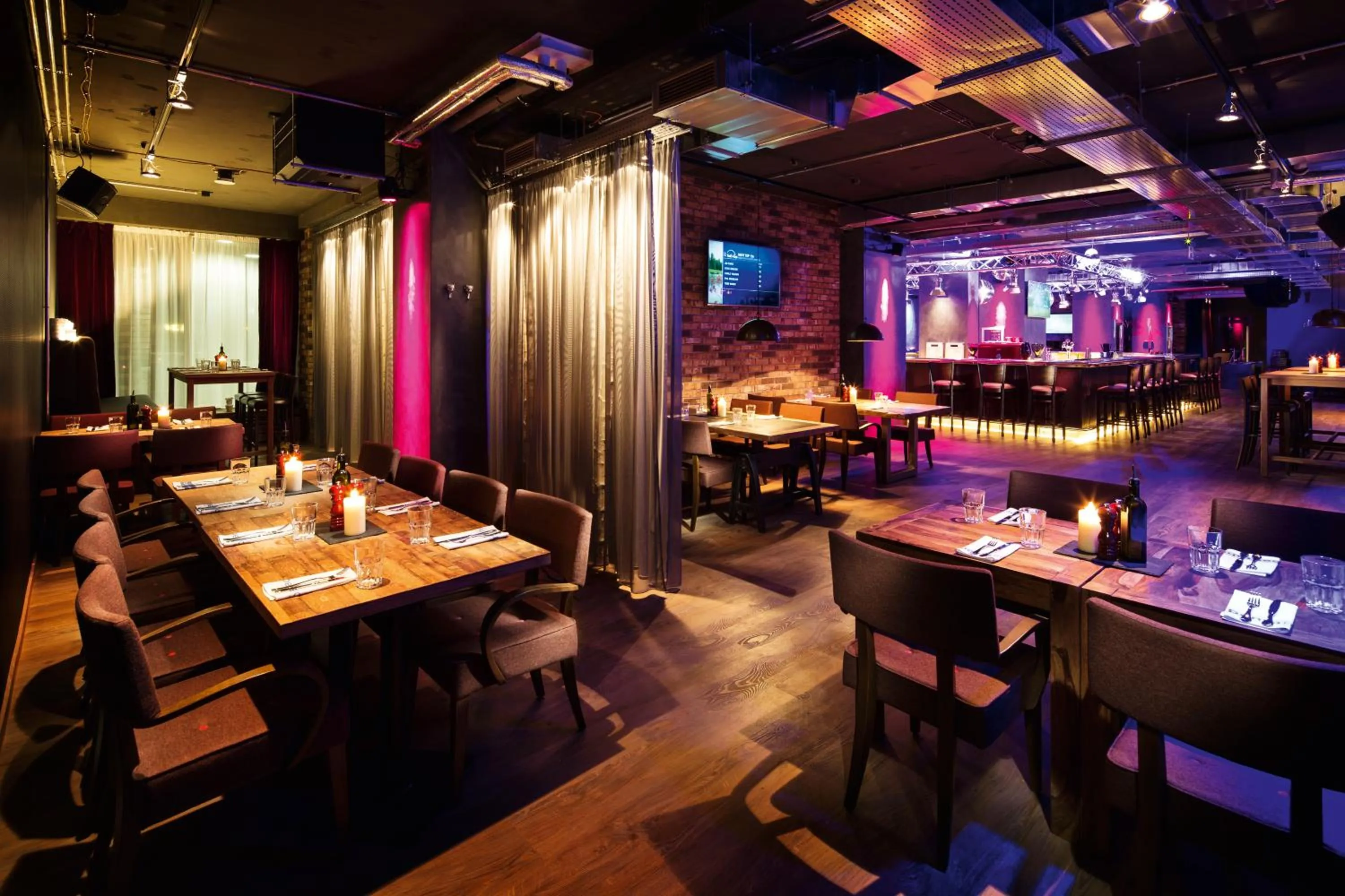 Restaurant/places to eat in Hotel PULSE8