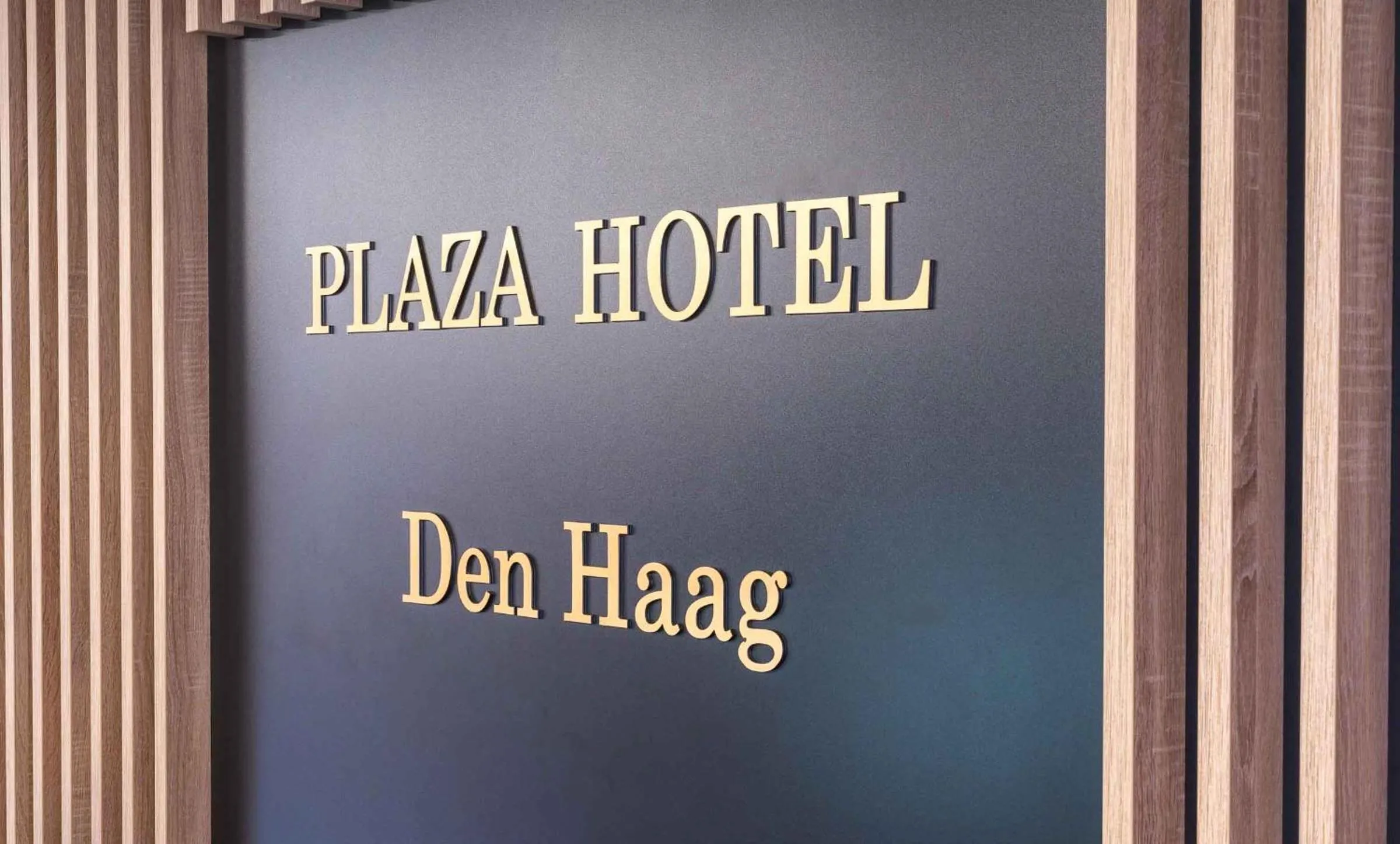 Logo/Certificate/Sign in PLAZA Premium Den Haag City Center