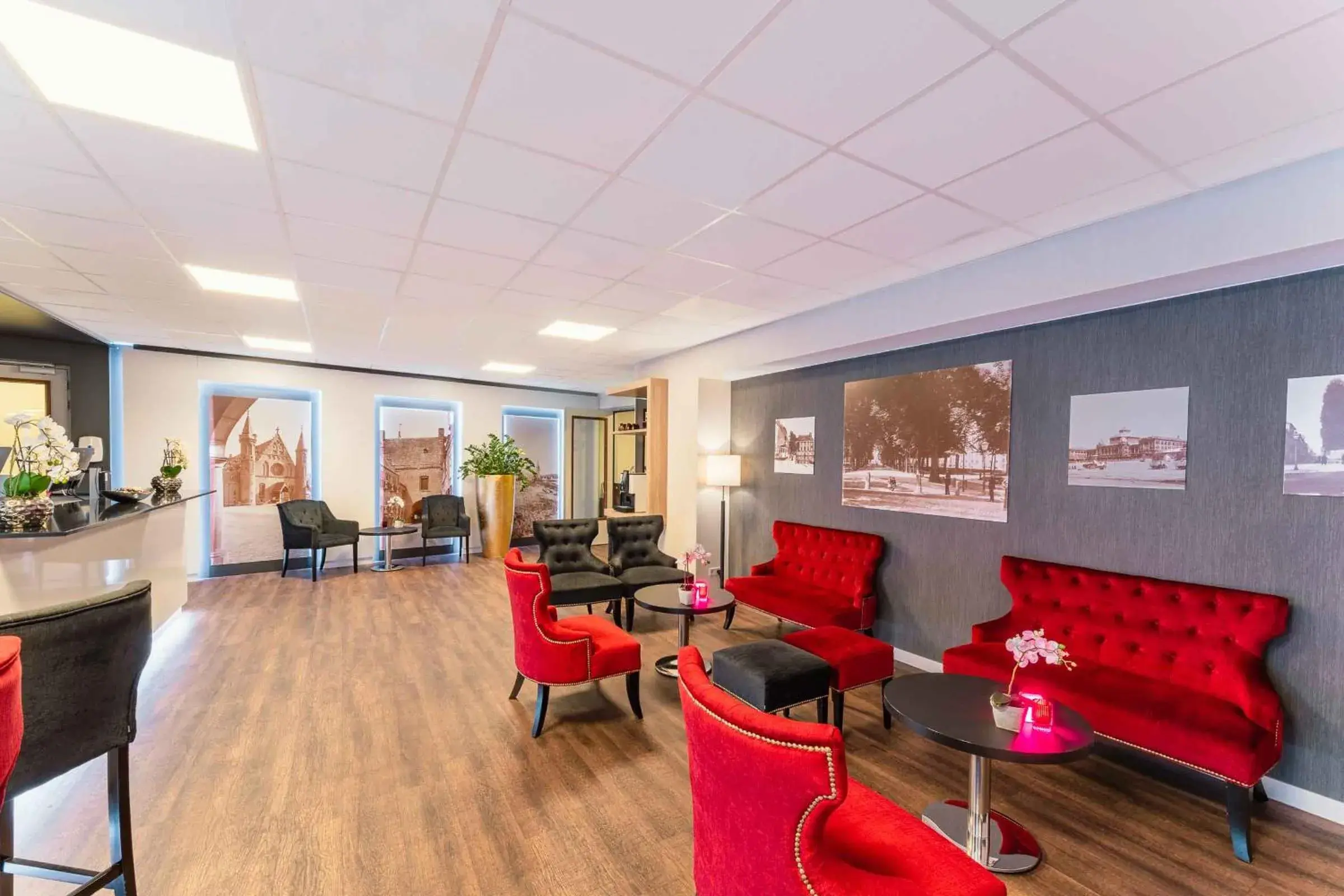 Lounge or bar in PLAZA Premium Den Haag City Center Lounge or bar in PLAZA Premium Den Haag City Center