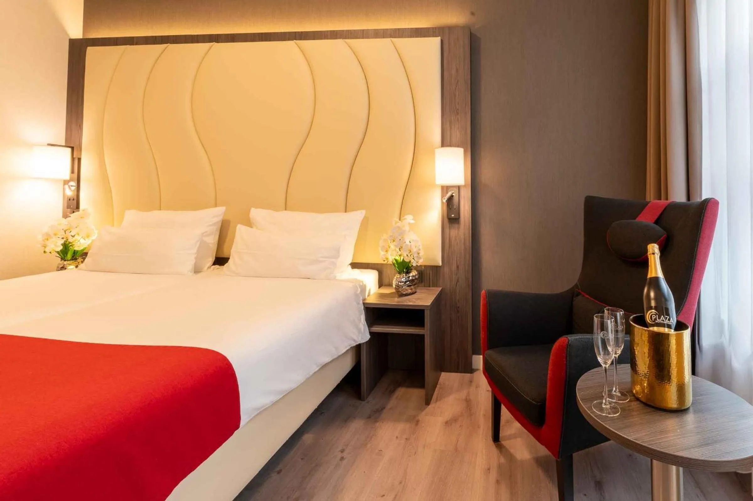 Bed in PLAZA Premium Den Haag City Center