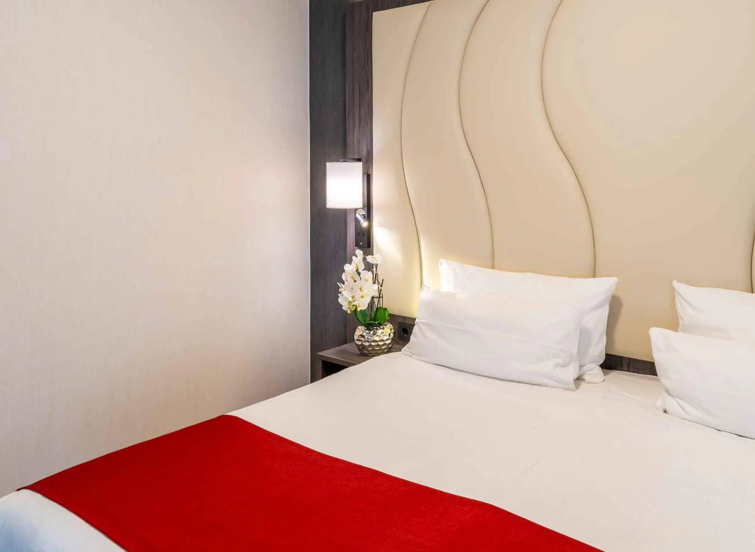 Bed in PLAZA Premium Den Haag City Center