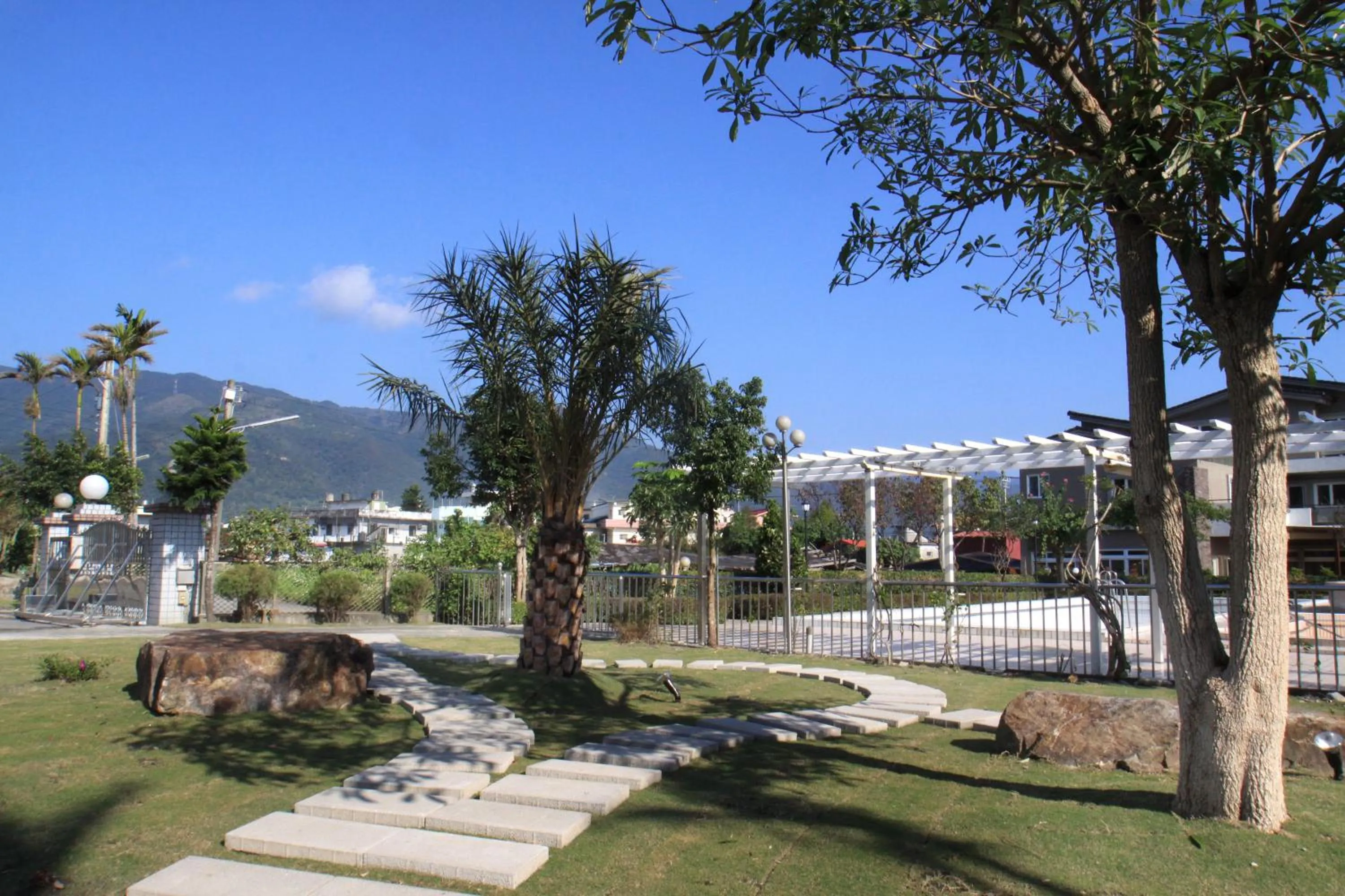 Garden in Spring Fountain Hotel