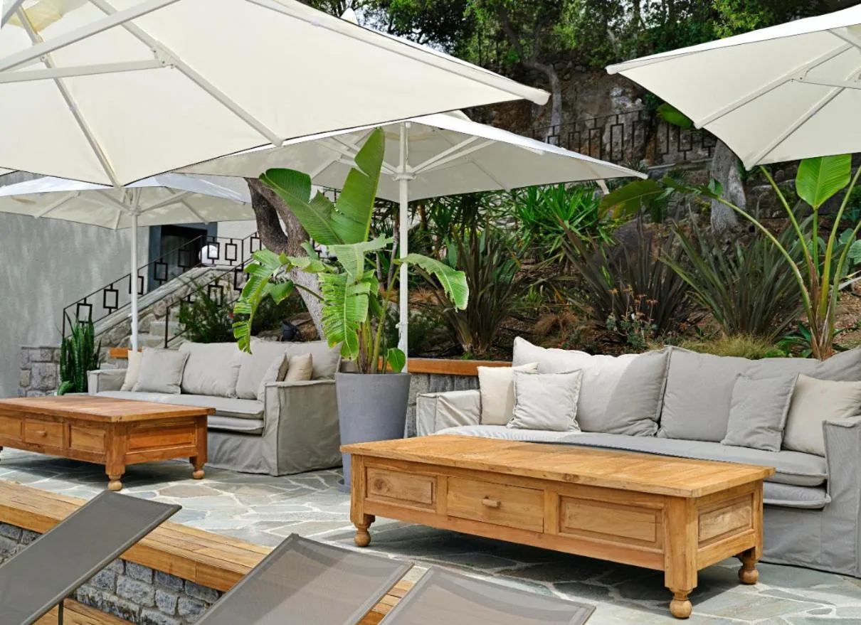 Seating area in Dorman Suites