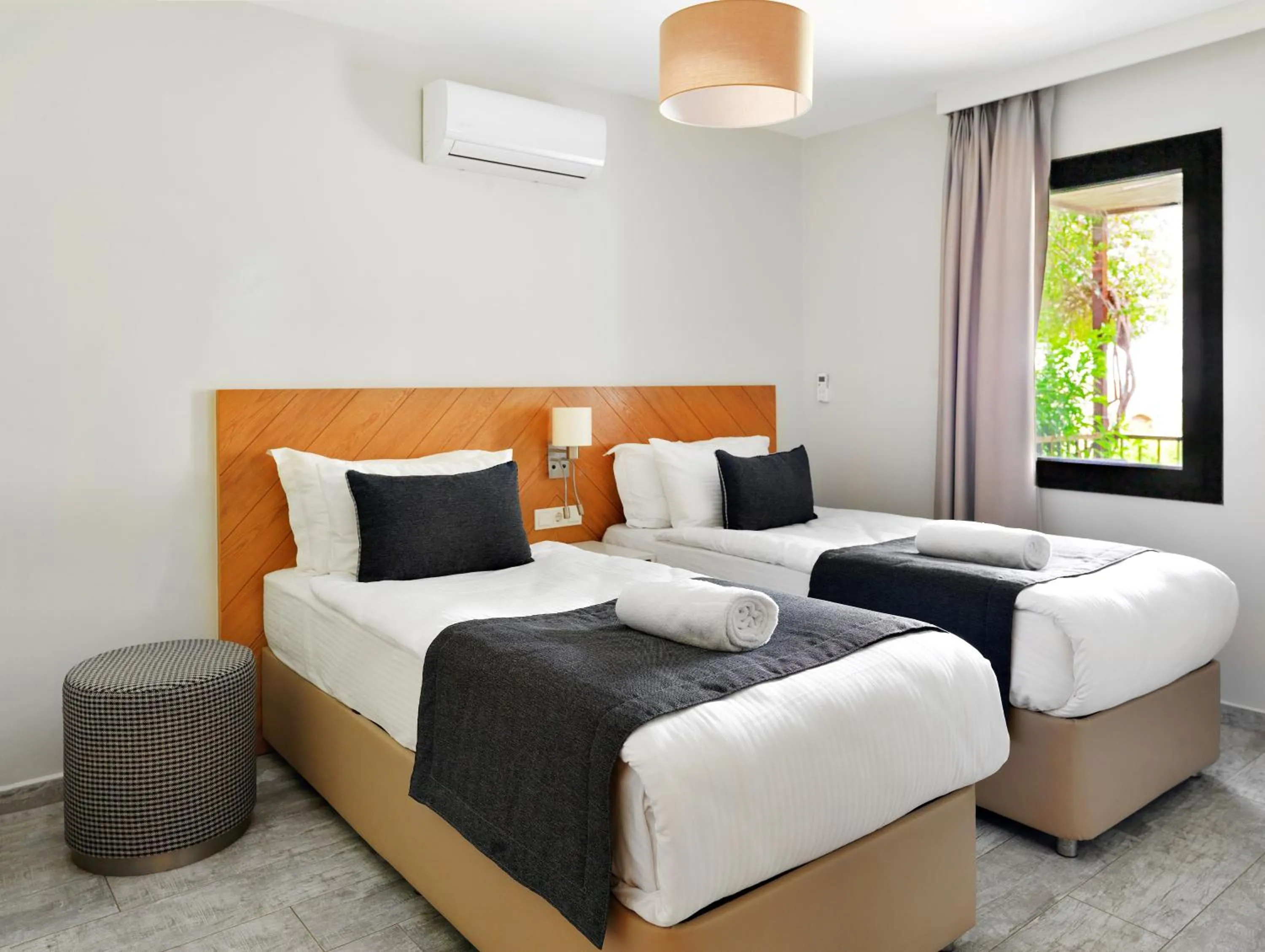 Massage, Bed in Dorman Suites