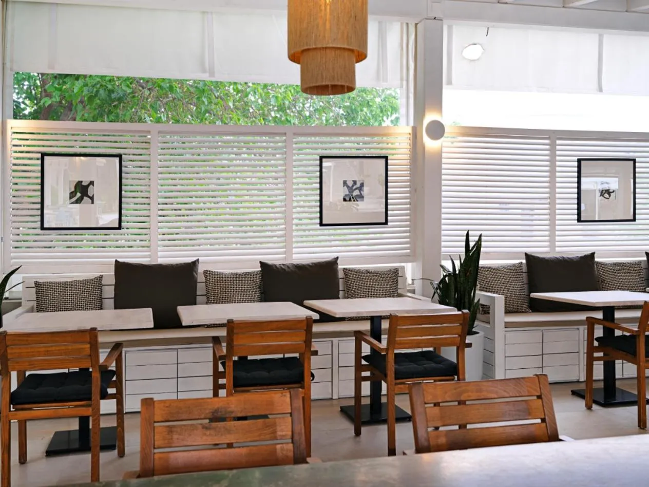 Restaurant/places to eat in Dorman Suites