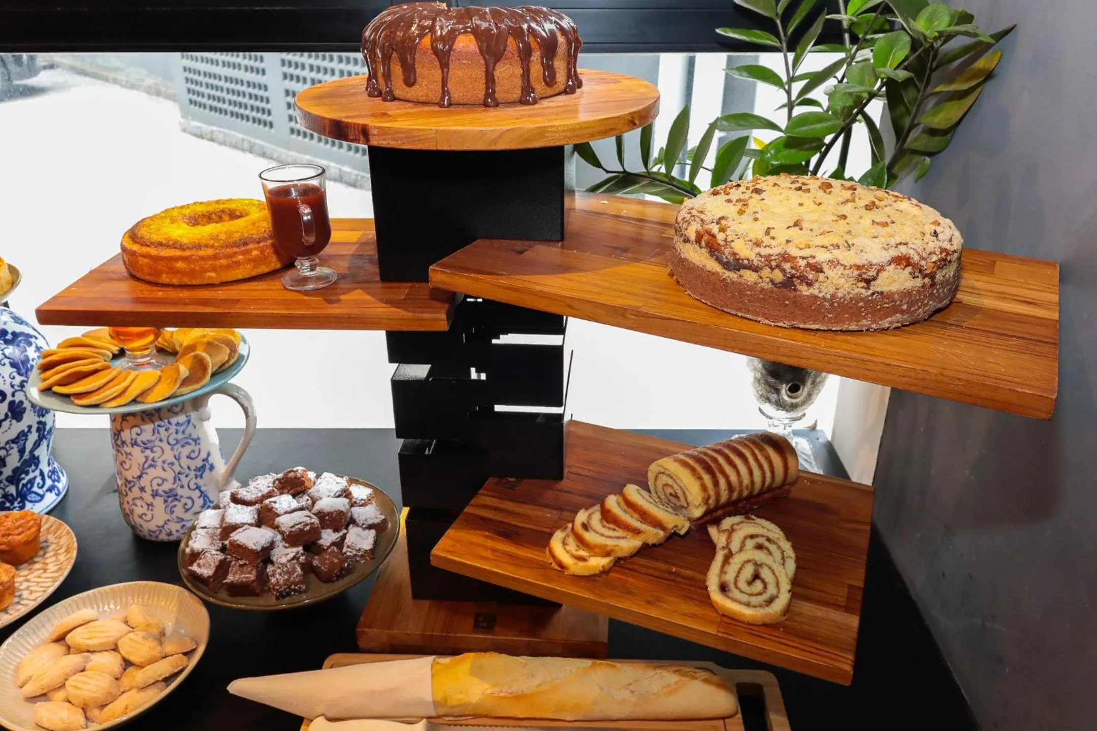 Restaurant/places to eat in H4 Hotel Opera Jardins